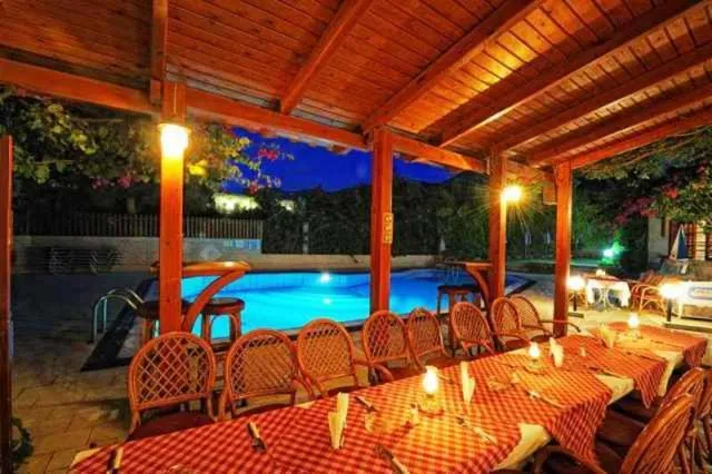 Restaurant/places to eat in Maria Lambis