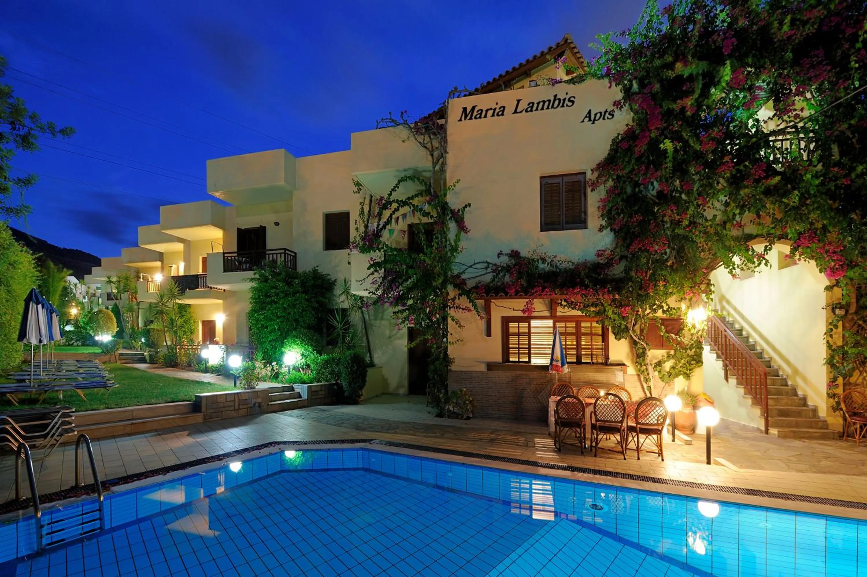 Facade/entrance in Maria Lambis