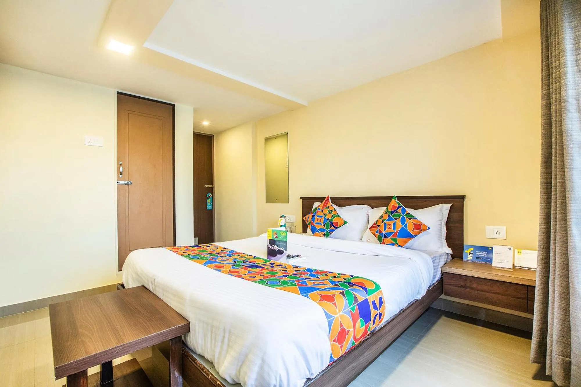 Bedroom, Bed in FabExpress Silver Lake - Nr BKC