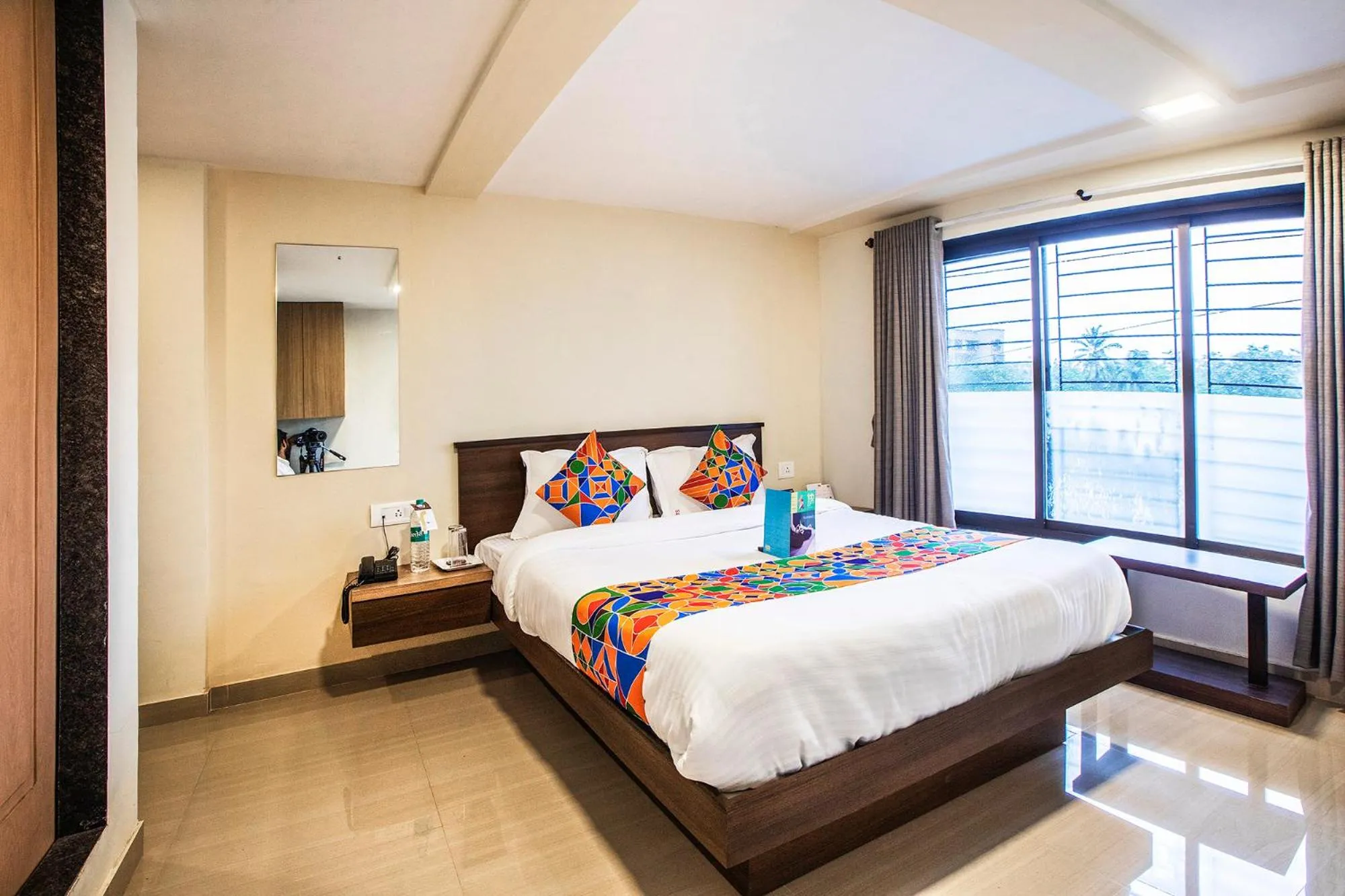 Bedroom, Bed in FabExpress Silver Lake - Nr BKC
