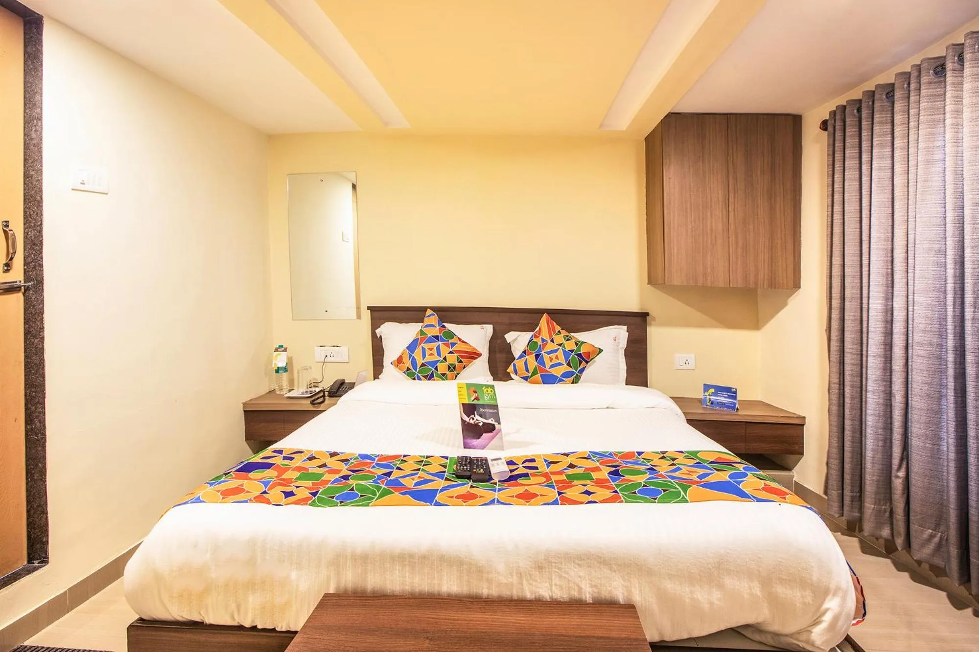 Bedroom, Bed in FabExpress Silver Lake - Nr BKC