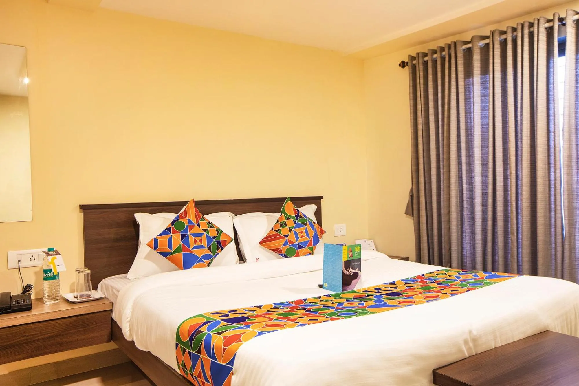 Bedroom, Bed in FabExpress Silver Lake - Nr BKC