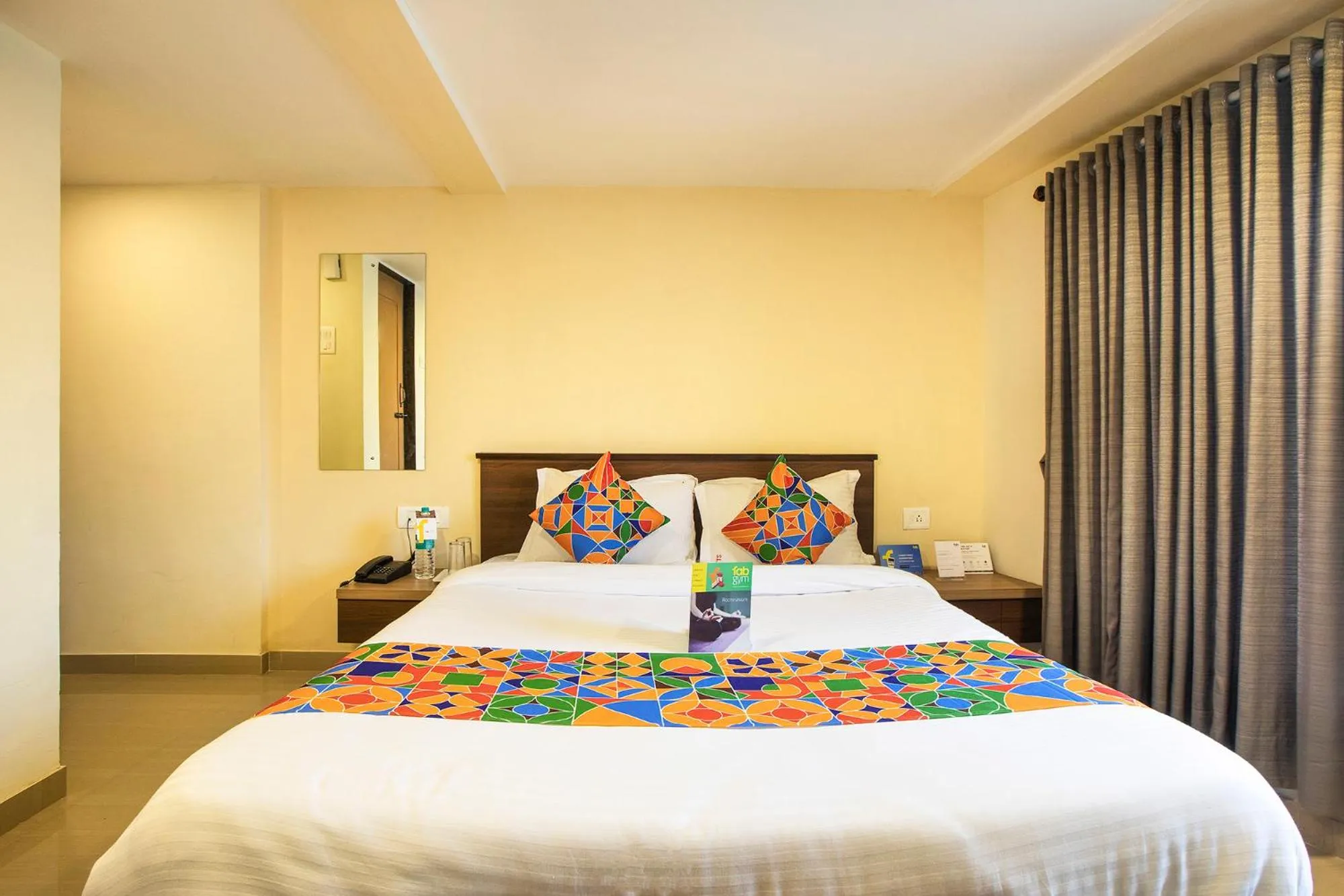 Bedroom, Bed in FabExpress Silver Lake - Nr BKC