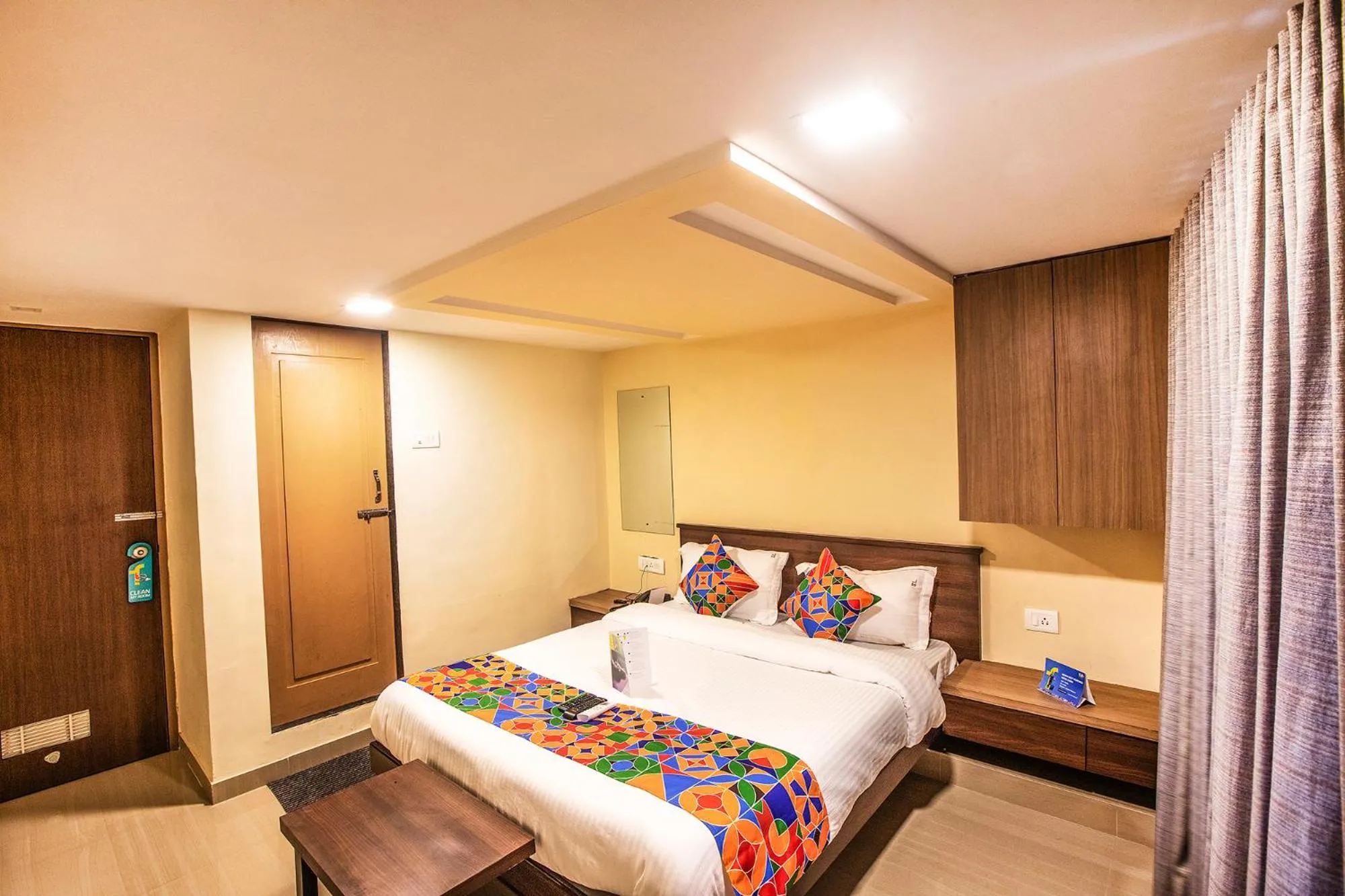 Bedroom, Bed in FabExpress Silver Lake - Nr BKC