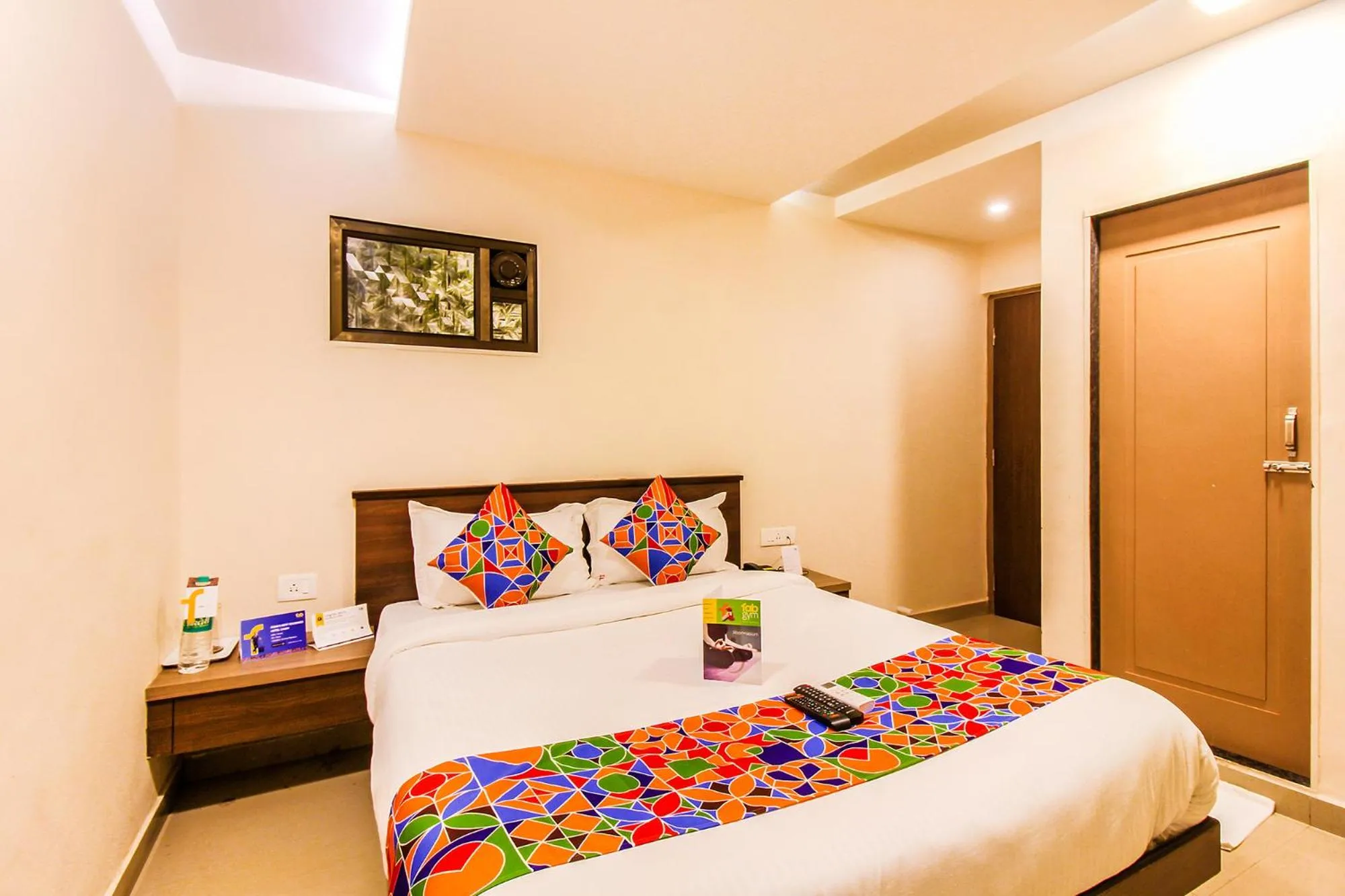 Bedroom, Bed in FabExpress Silver Lake - Nr BKC