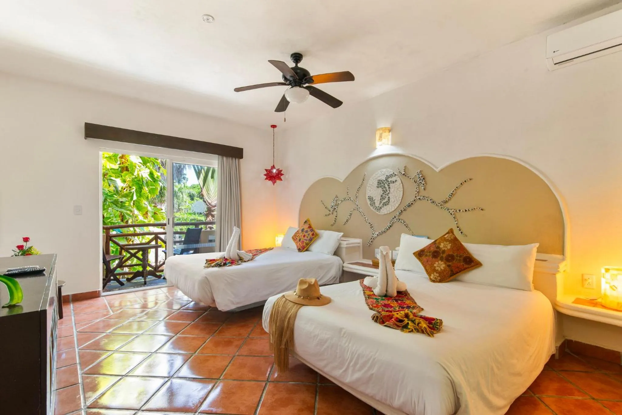 Photo of the whole room, Bed in Hotel Riviera Del Sol