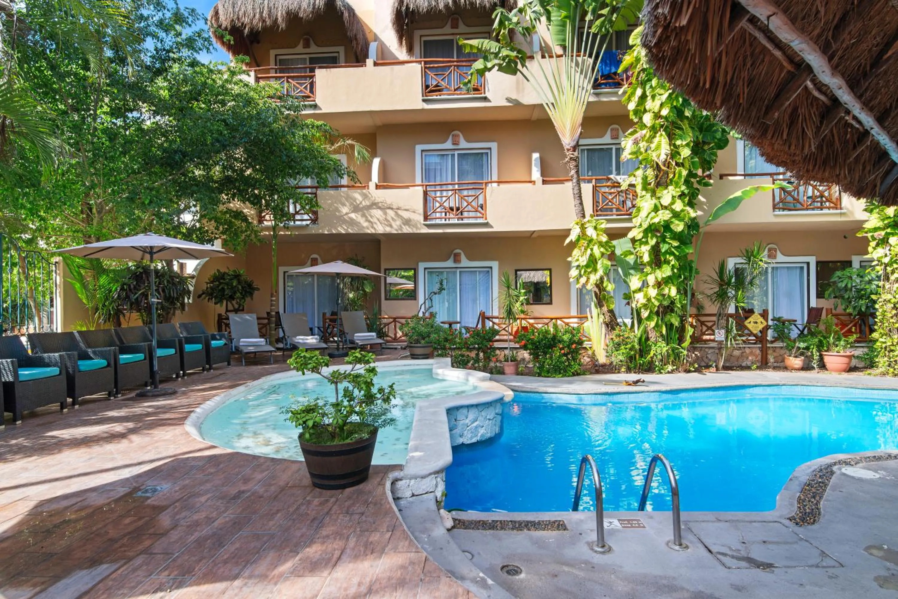 Swimming pool in Hotel Riviera Del Sol