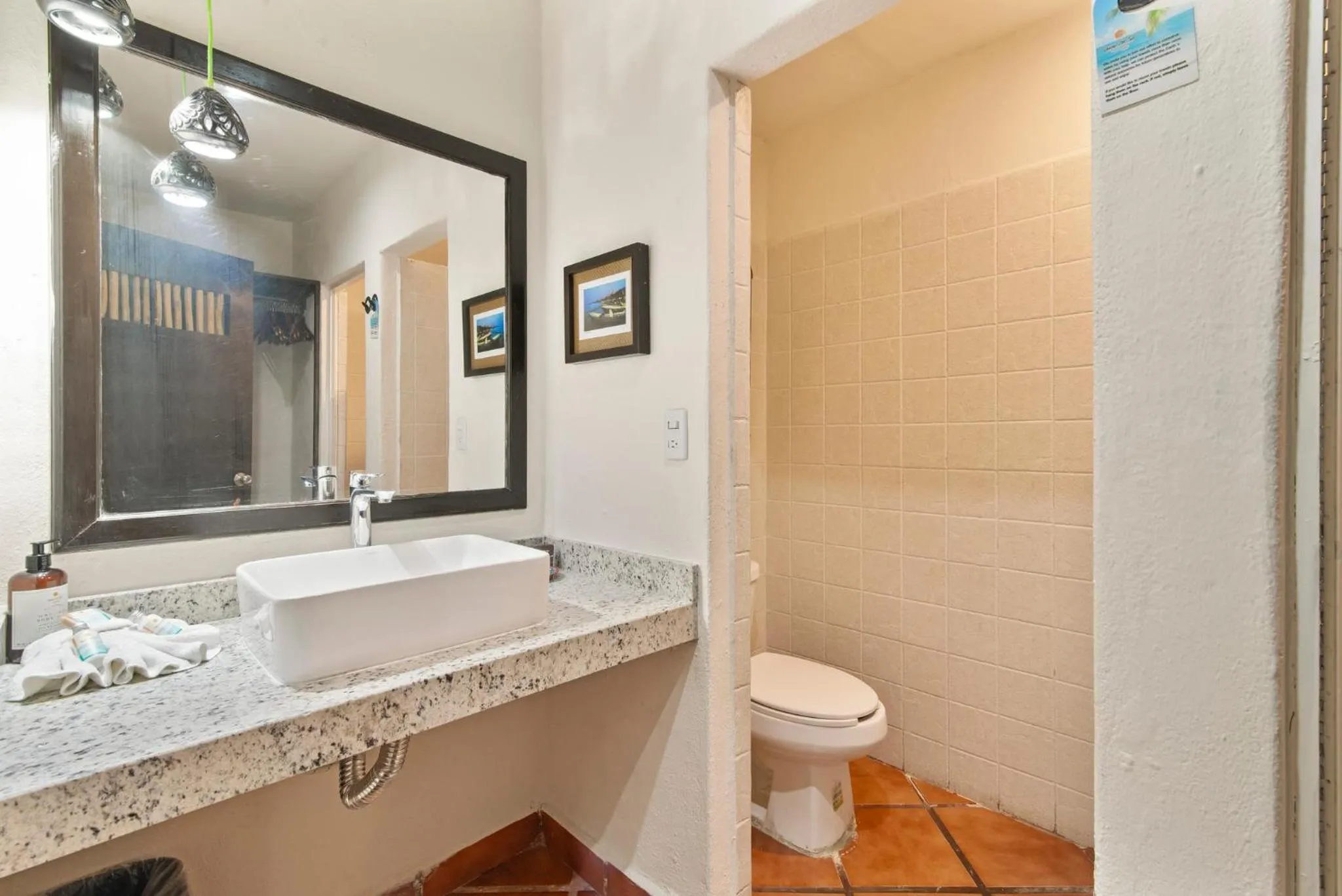 Toilet in Hotel Riviera Del Sol