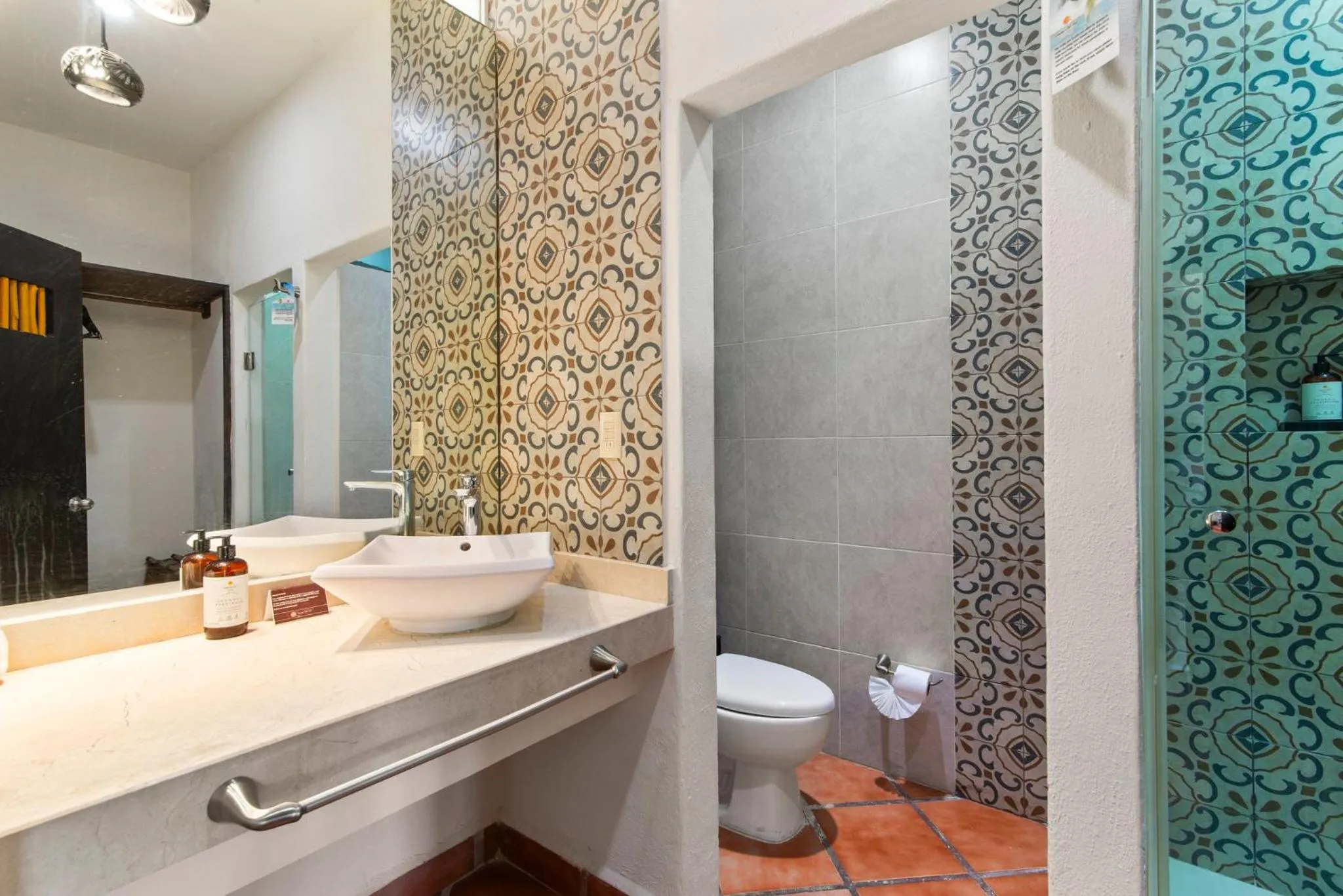 Shower in Hotel Riviera Del Sol