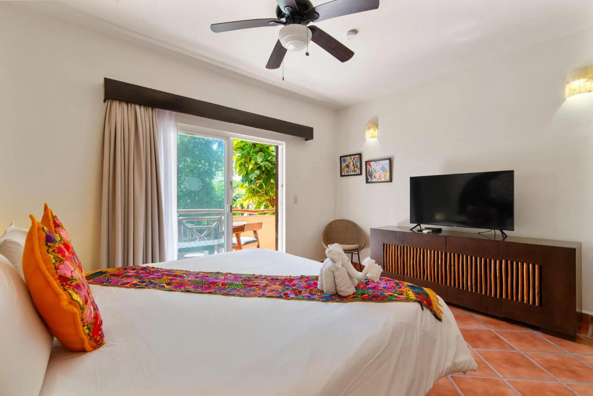 Photo of the whole room, Bed in Hotel Riviera Del Sol