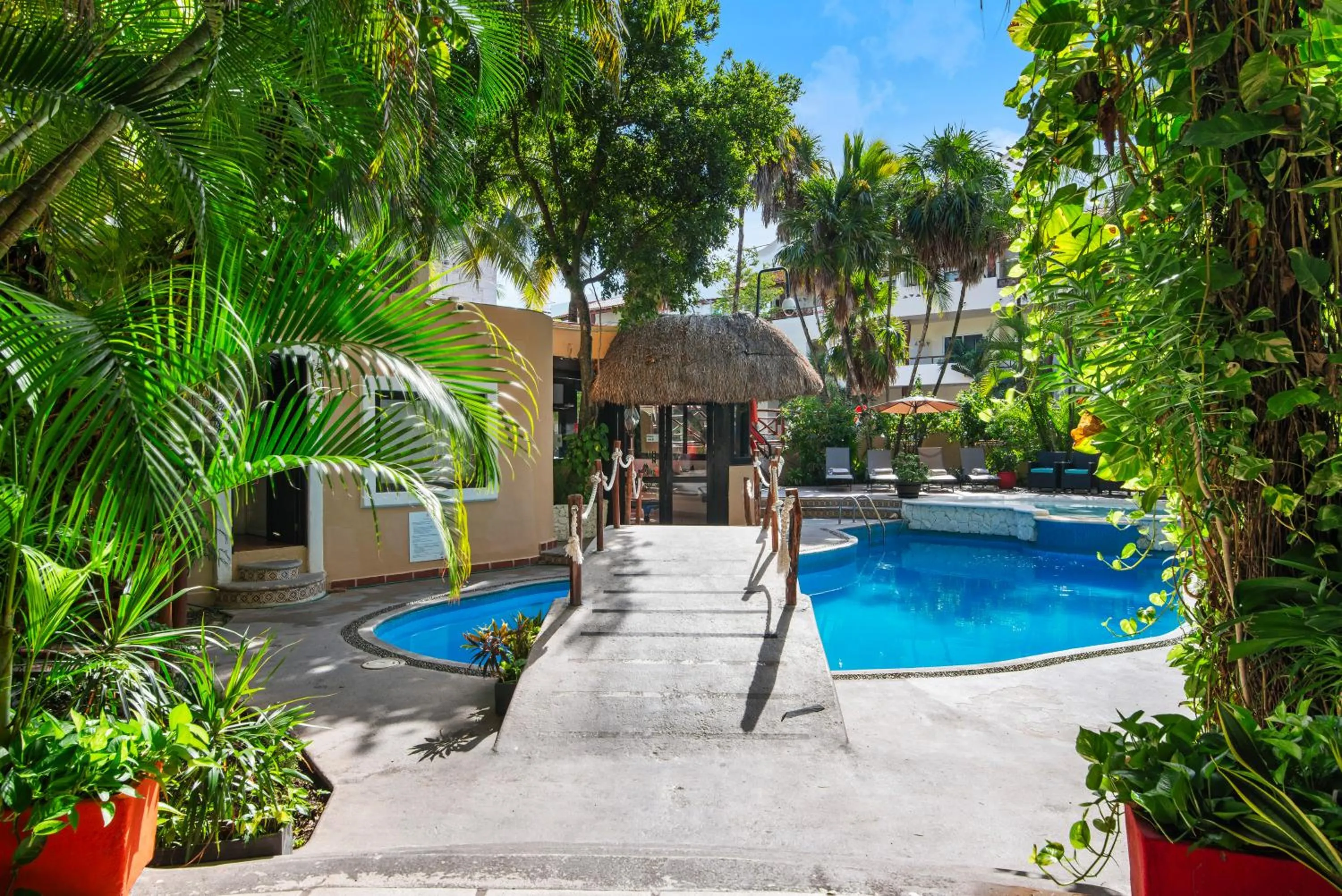 Swimming pool in Hotel Riviera Del Sol