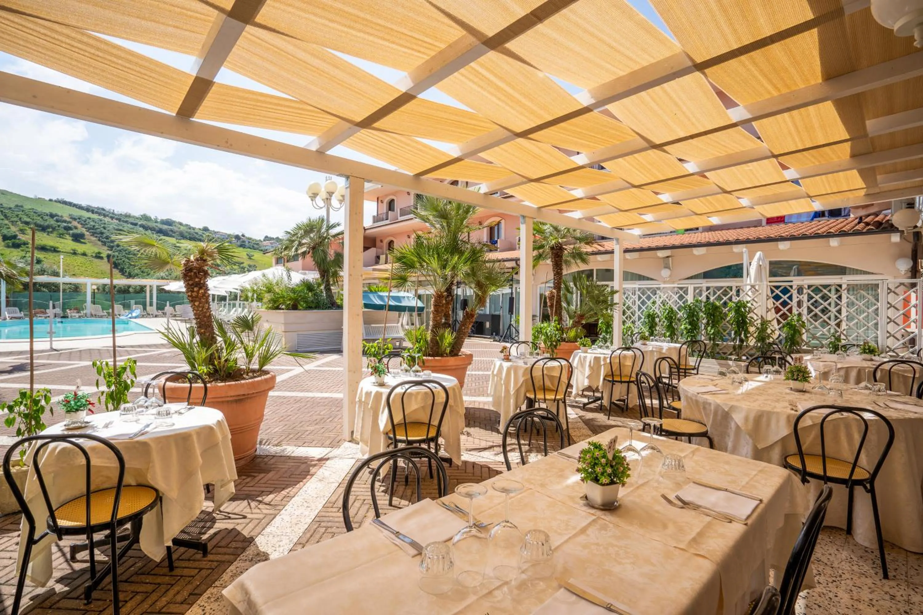 Restaurant/places to eat in Hotel Villa Elena