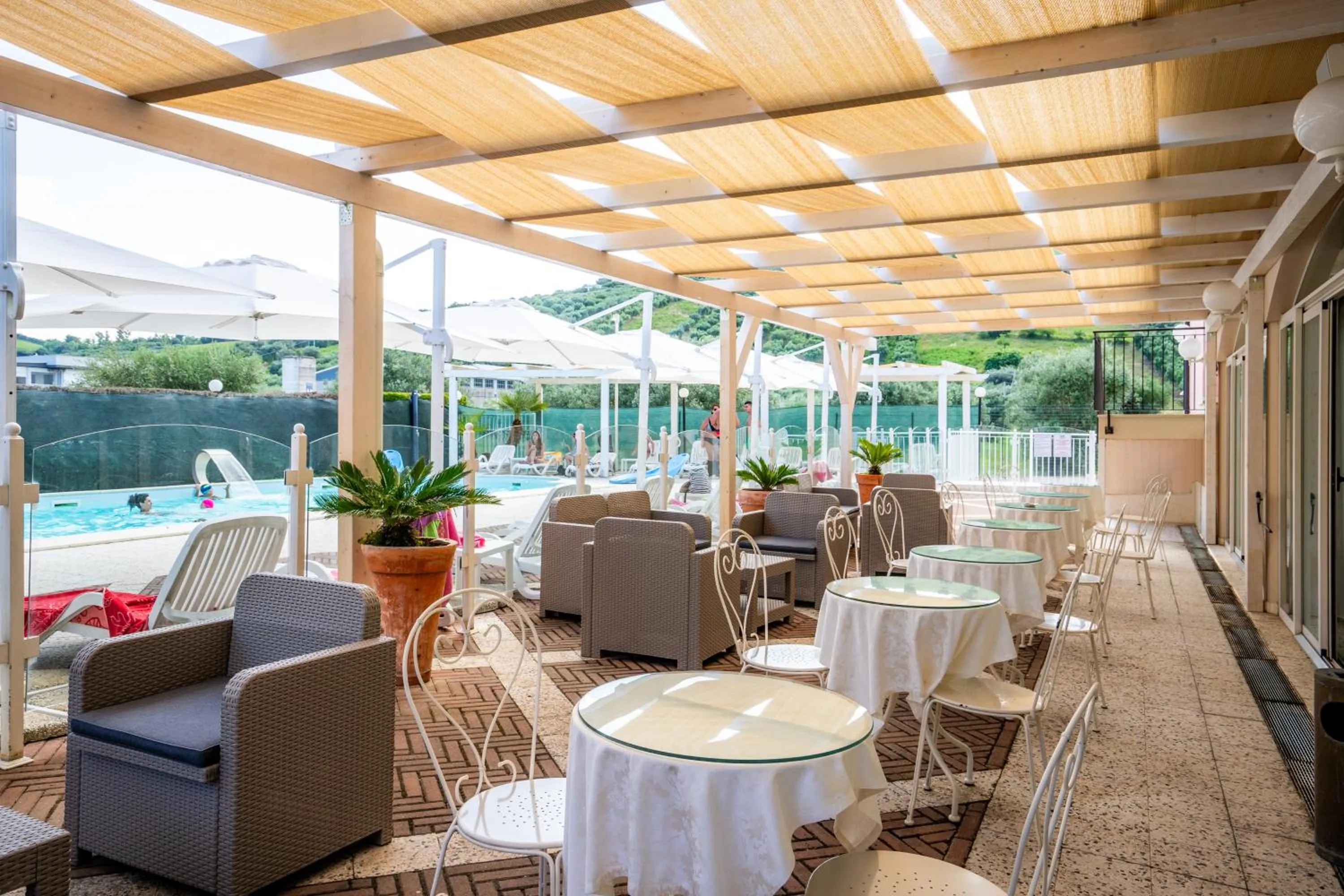 Restaurant/places to eat in Hotel Villa Elena