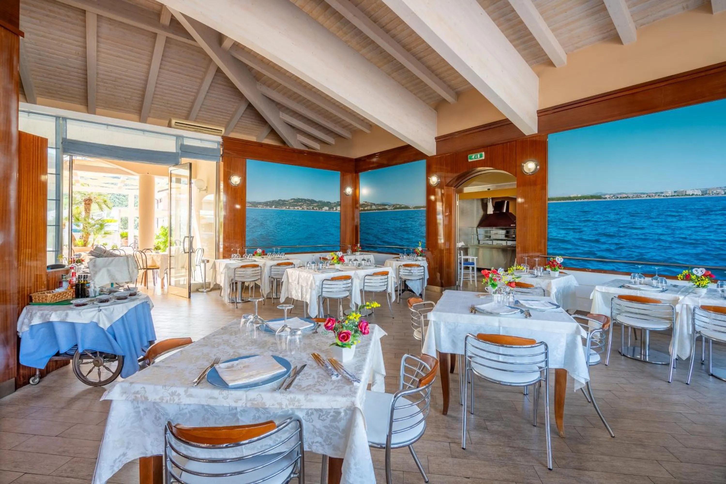 Restaurant/places to eat in Hotel Villa Elena