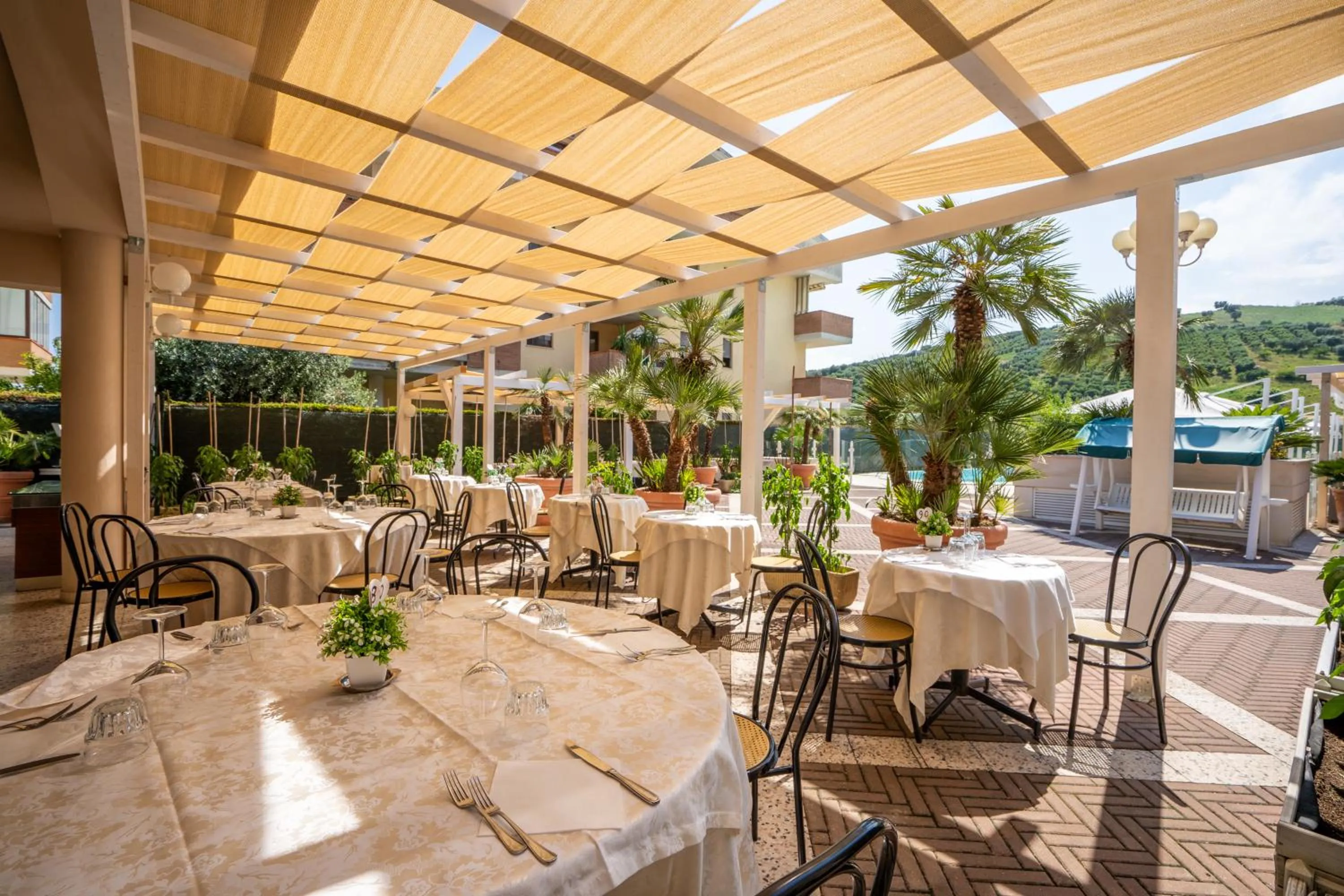 Restaurant/places to eat in Hotel Villa Elena