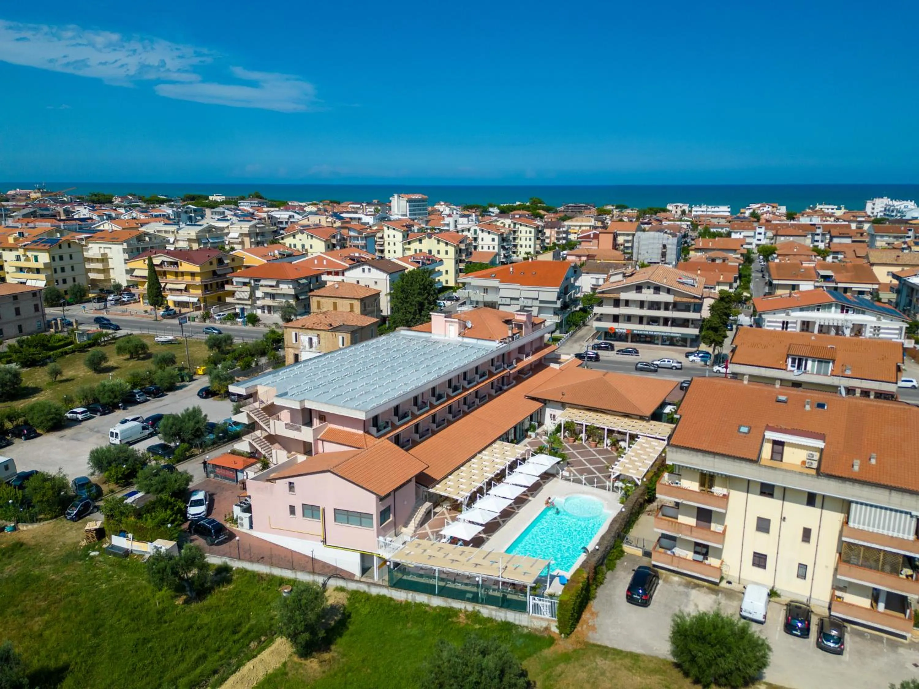 Property building in Hotel Villa Elena