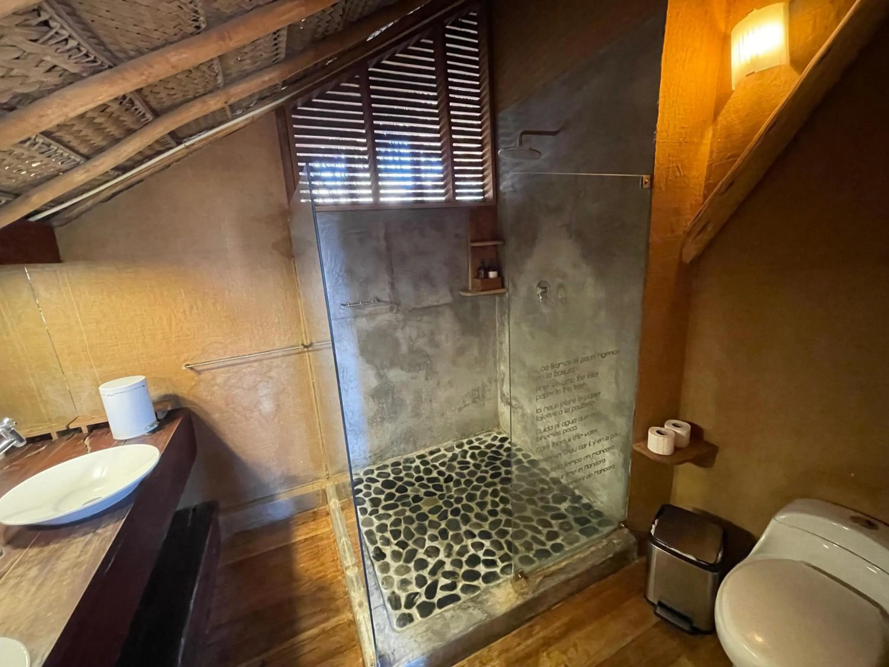 Shower in Eco Lodge Mancora