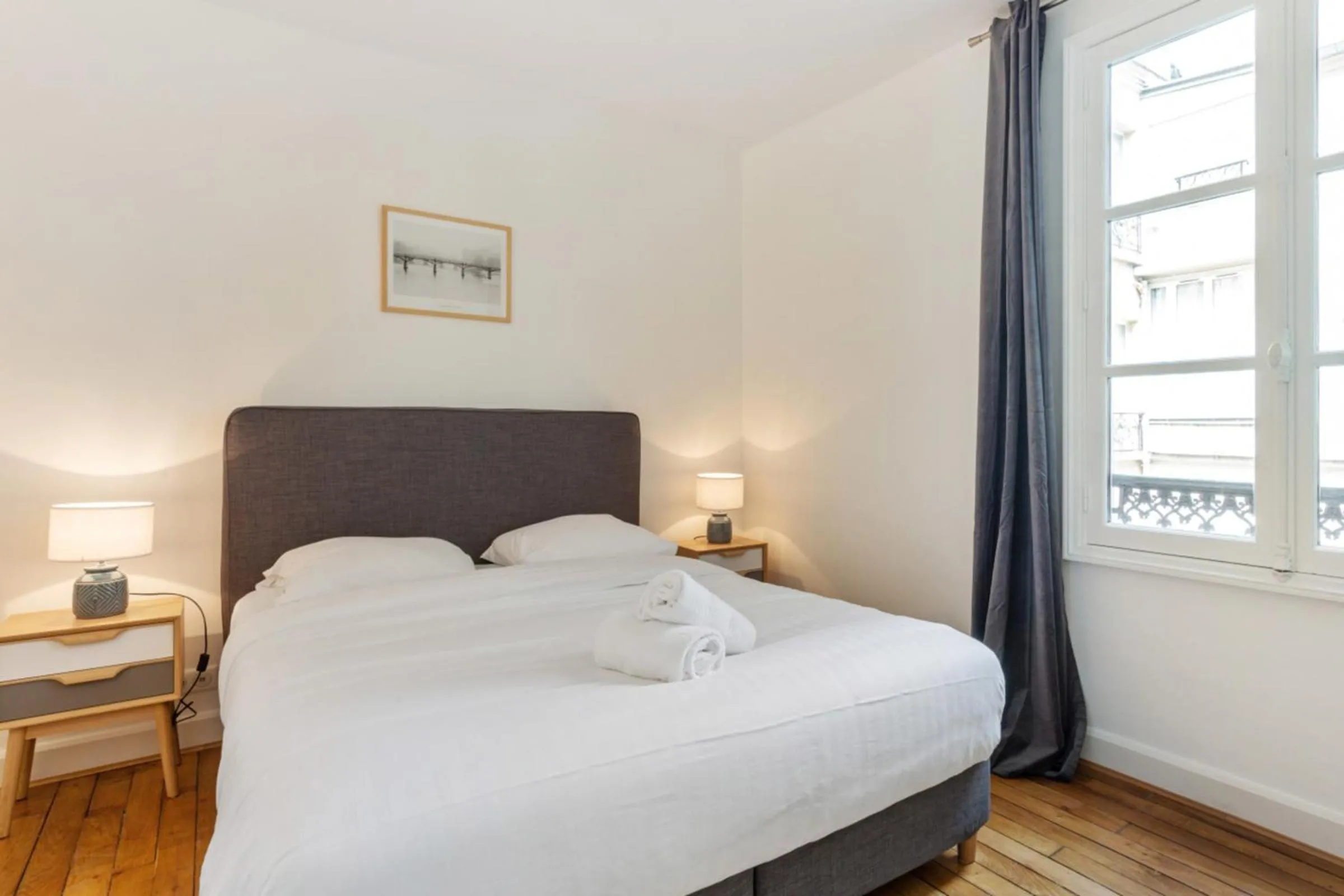 Bed in Appartement du Marché St Honoré - Welkeys
