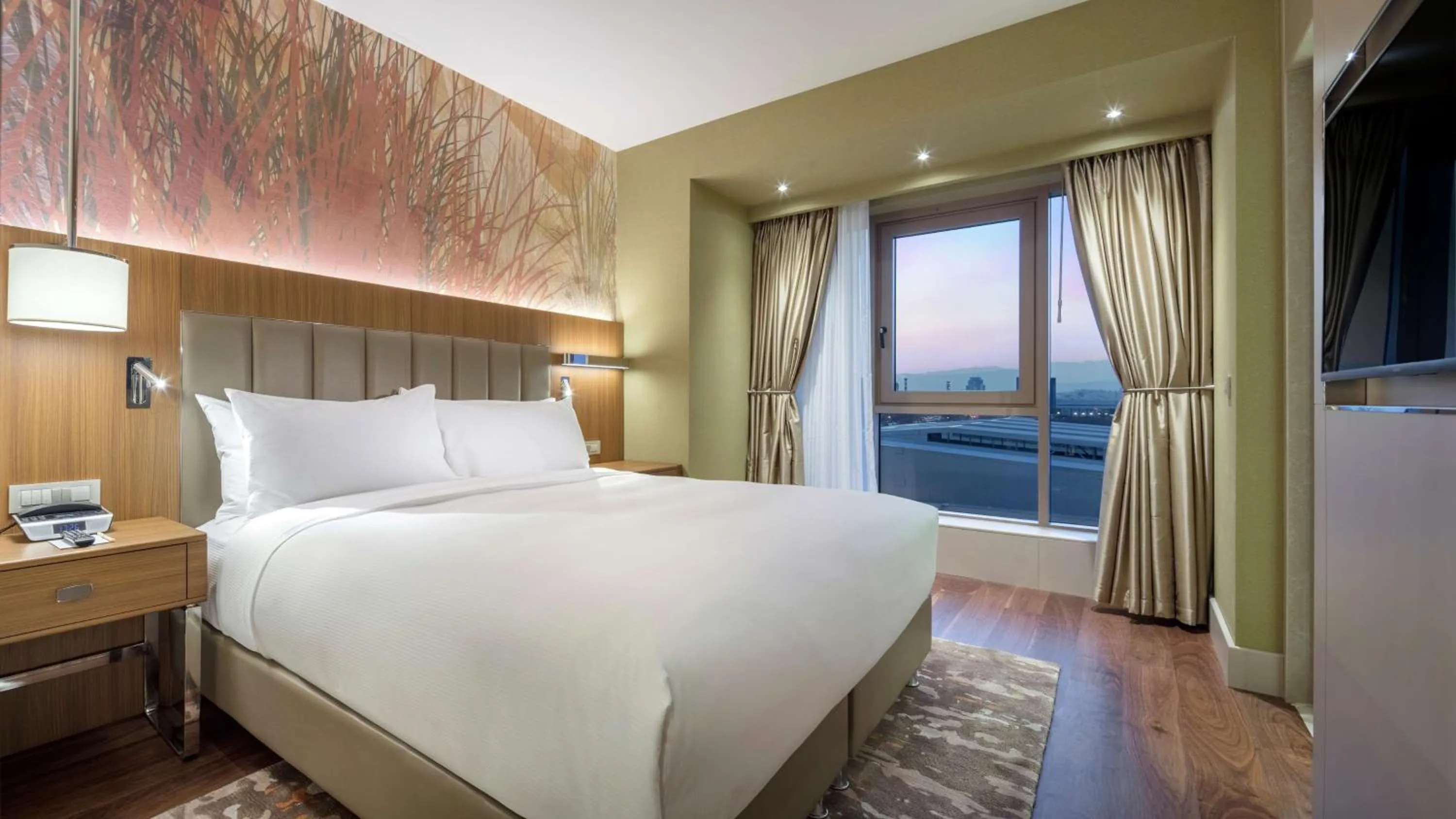 Bedroom, Bed in DoubleTree By Hilton Skopje