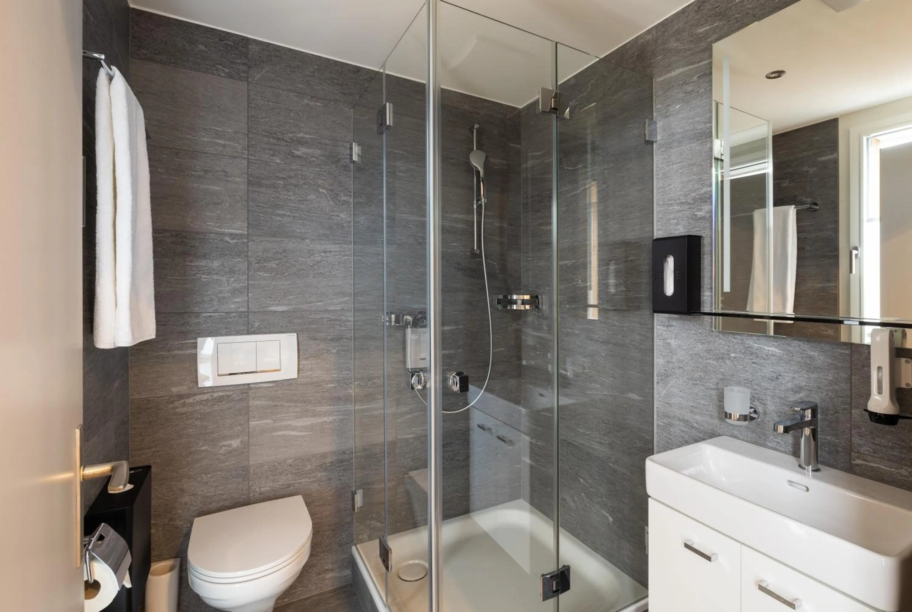 Bathroom in B&B Hotel Mattli Übernachtung Frühstück