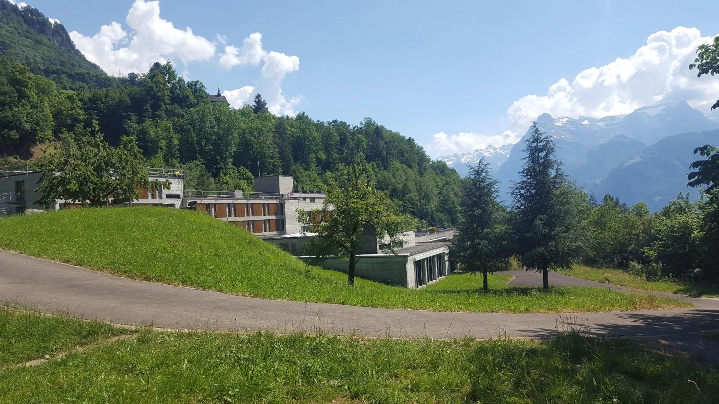 Property building in B&B Hotel Mattli Übernachtung Frühstück