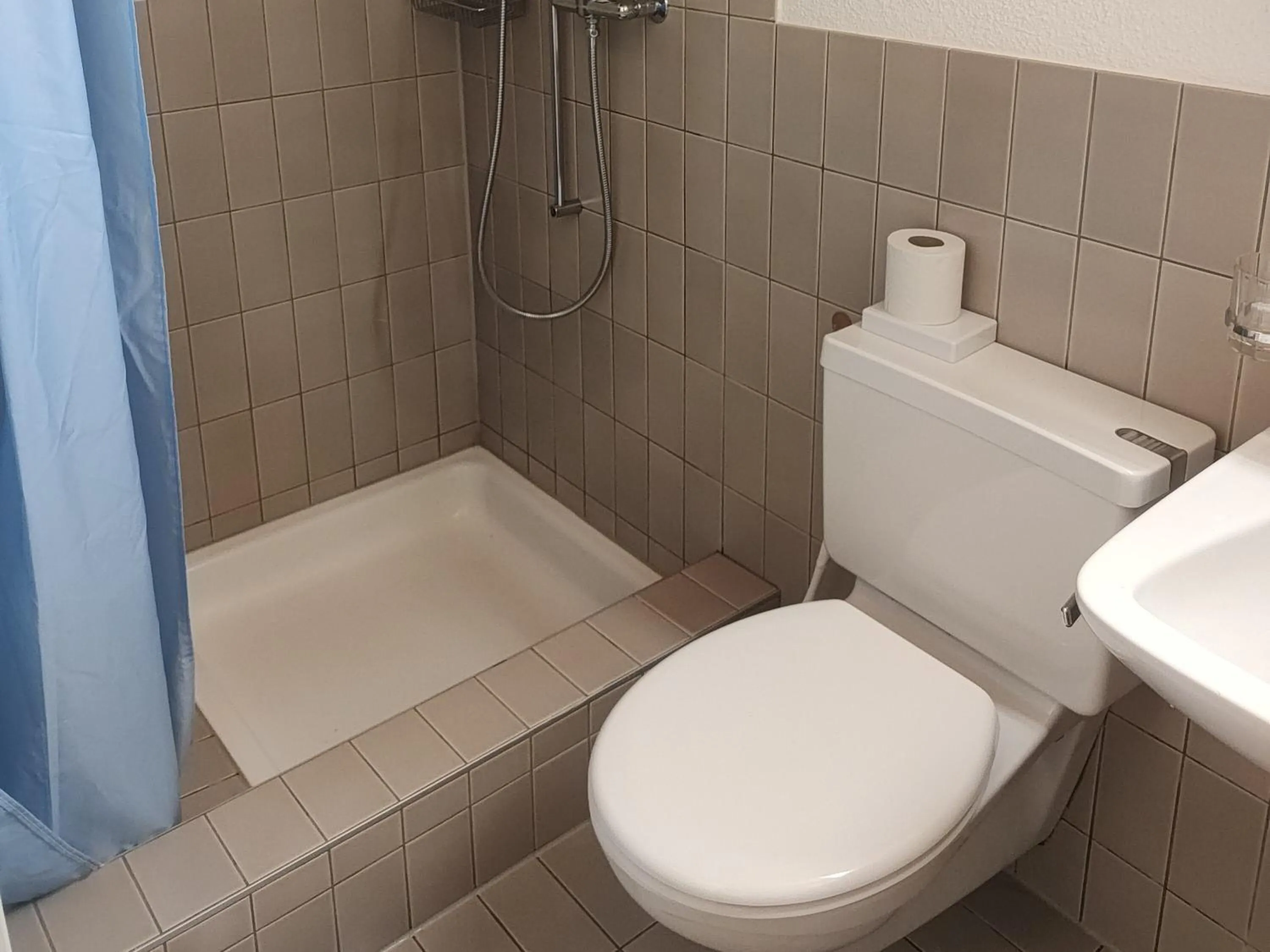 Shower in B&B Hotel Mattli Übernachtung Frühstück