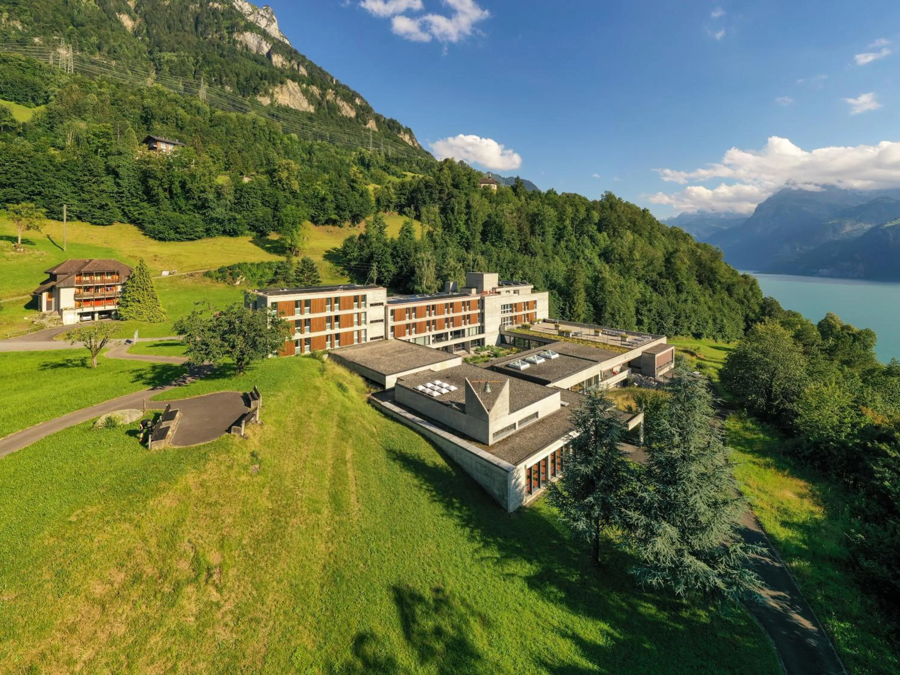 Property building in B&B Hotel Mattli Übernachtung Frühstück