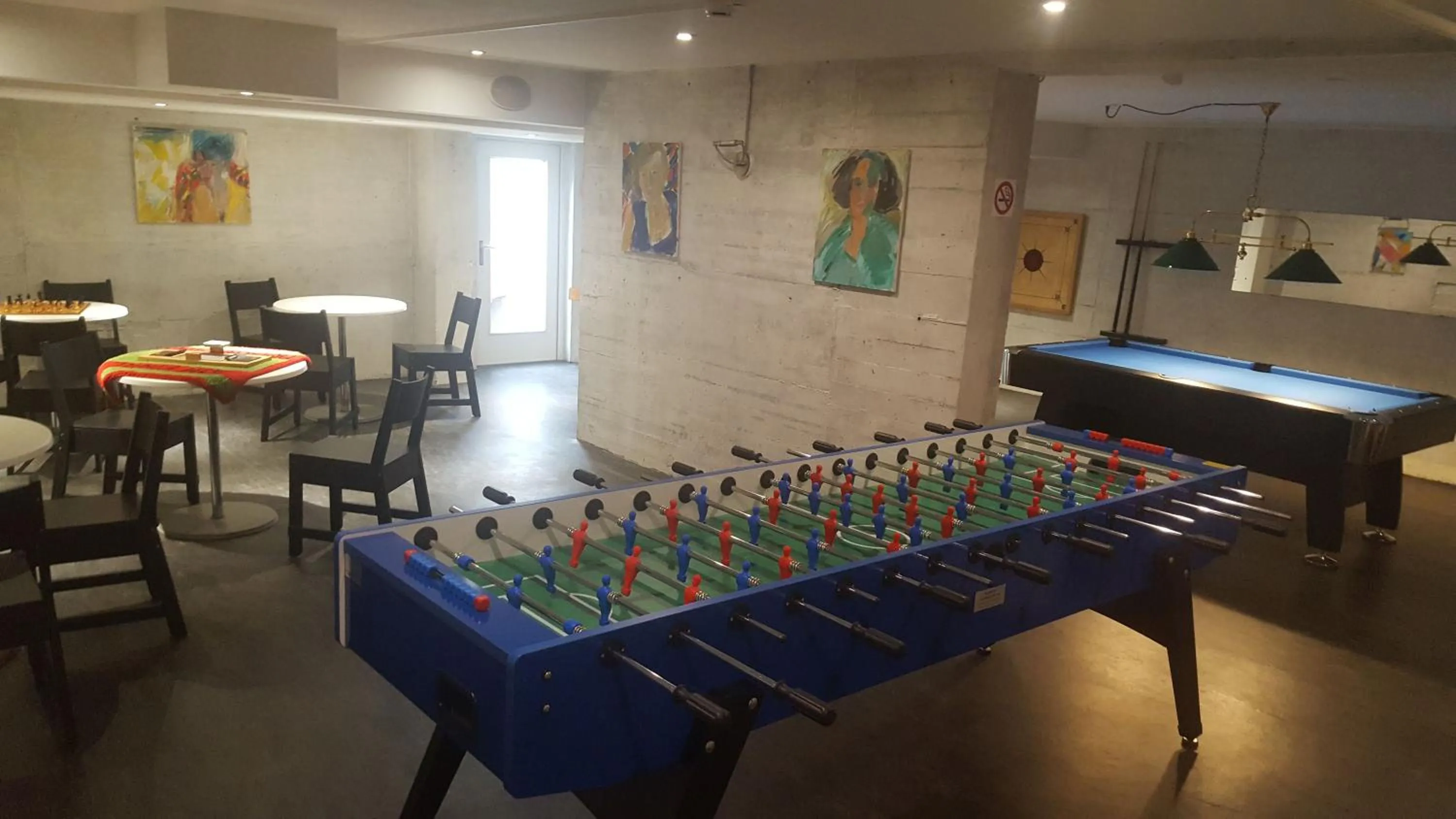 Billiard in B&B Hotel Mattli Übernachtung Frühstück