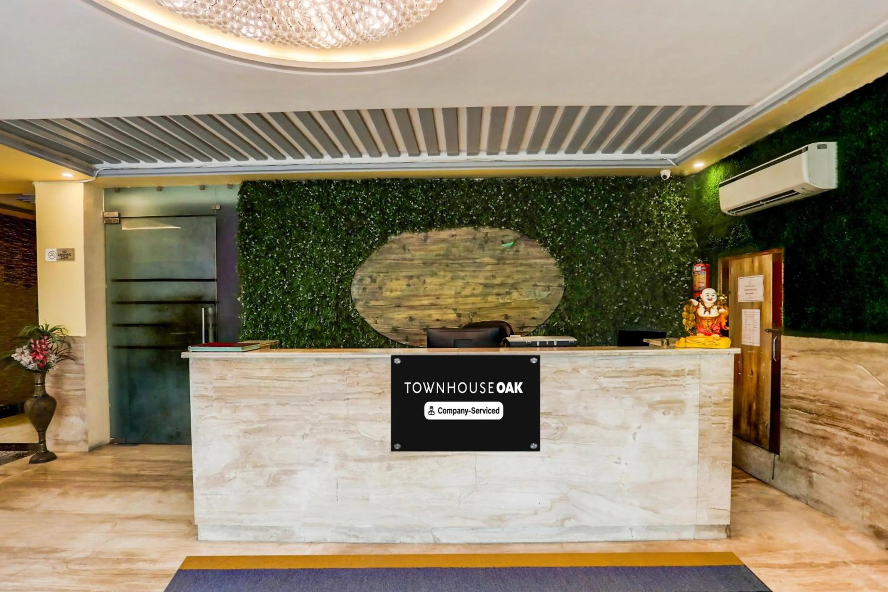 Lobby or reception in Super Townhouse Oak Pacify Hills