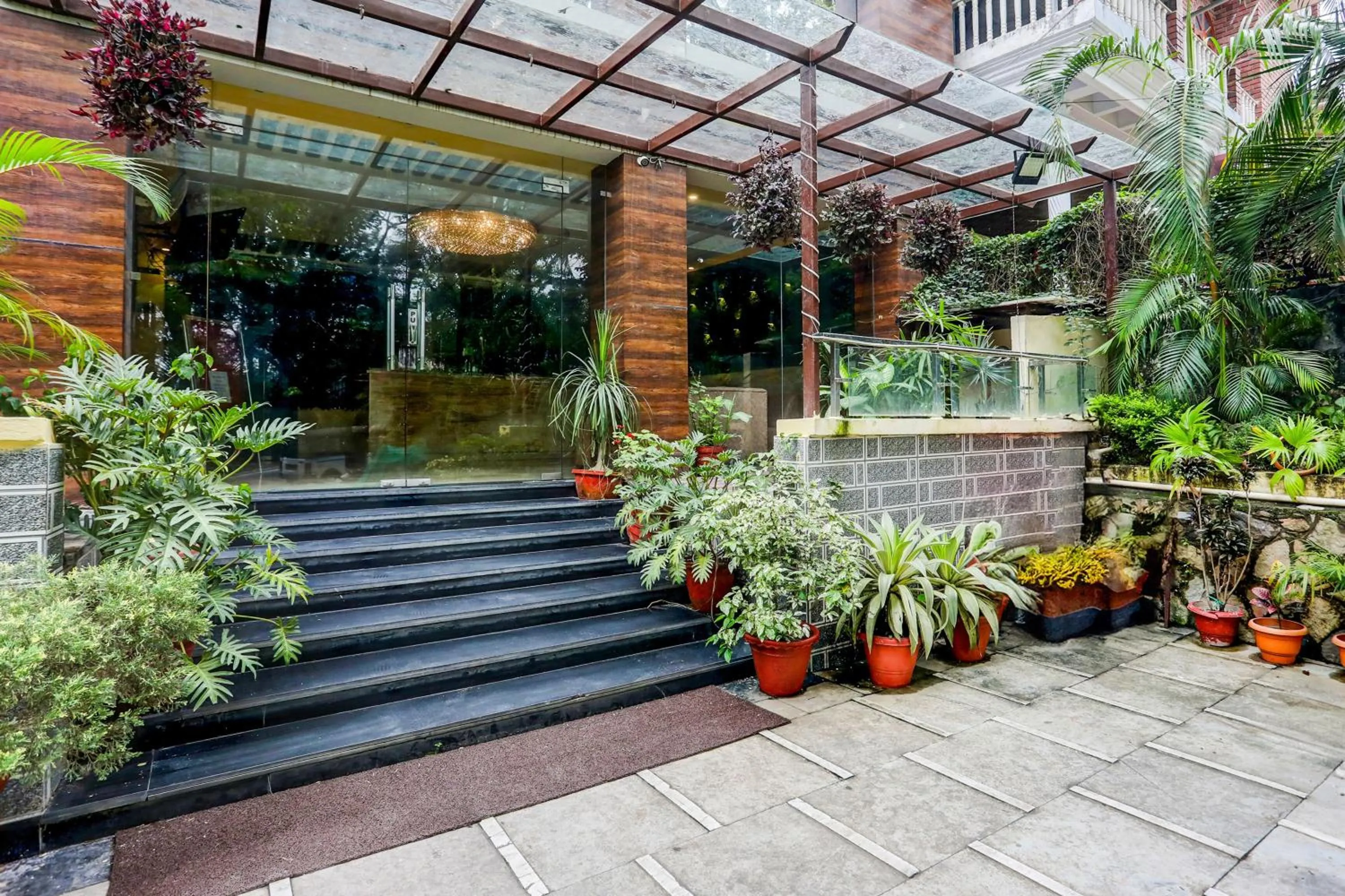 Facade/entrance in Super Townhouse Oak Pacify Hills