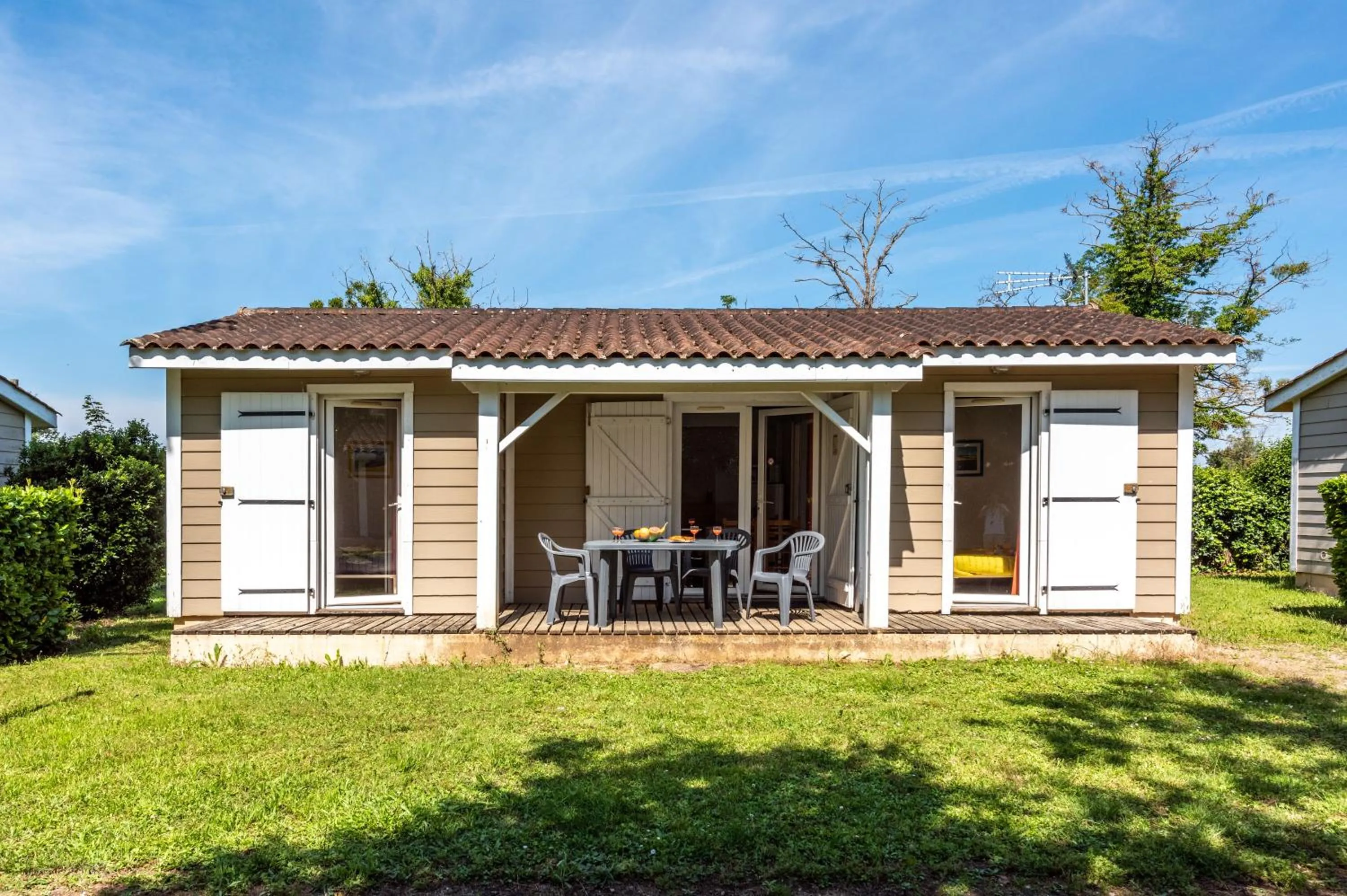 Facade/entrance in Le Domaine du Cèdre