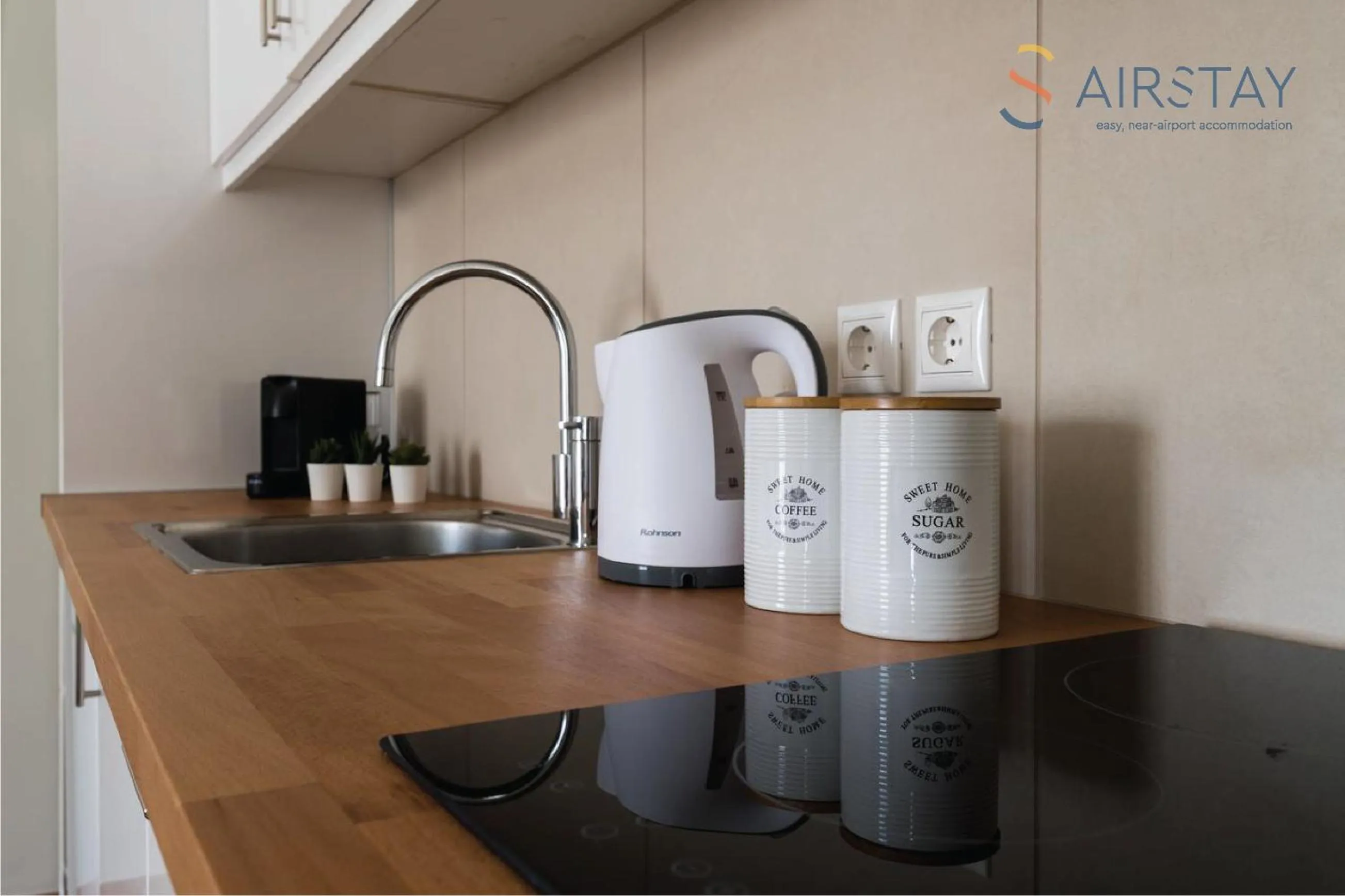 Coffee/tea facilities in Anivia Apartments Airport by Airstay