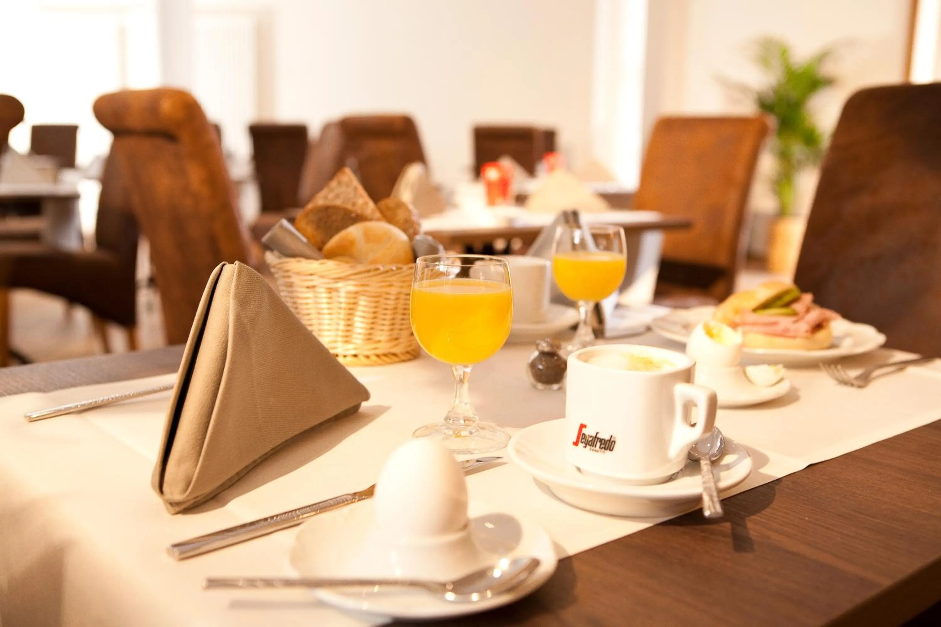 Restaurant/places to eat in Hotel Römerstadt