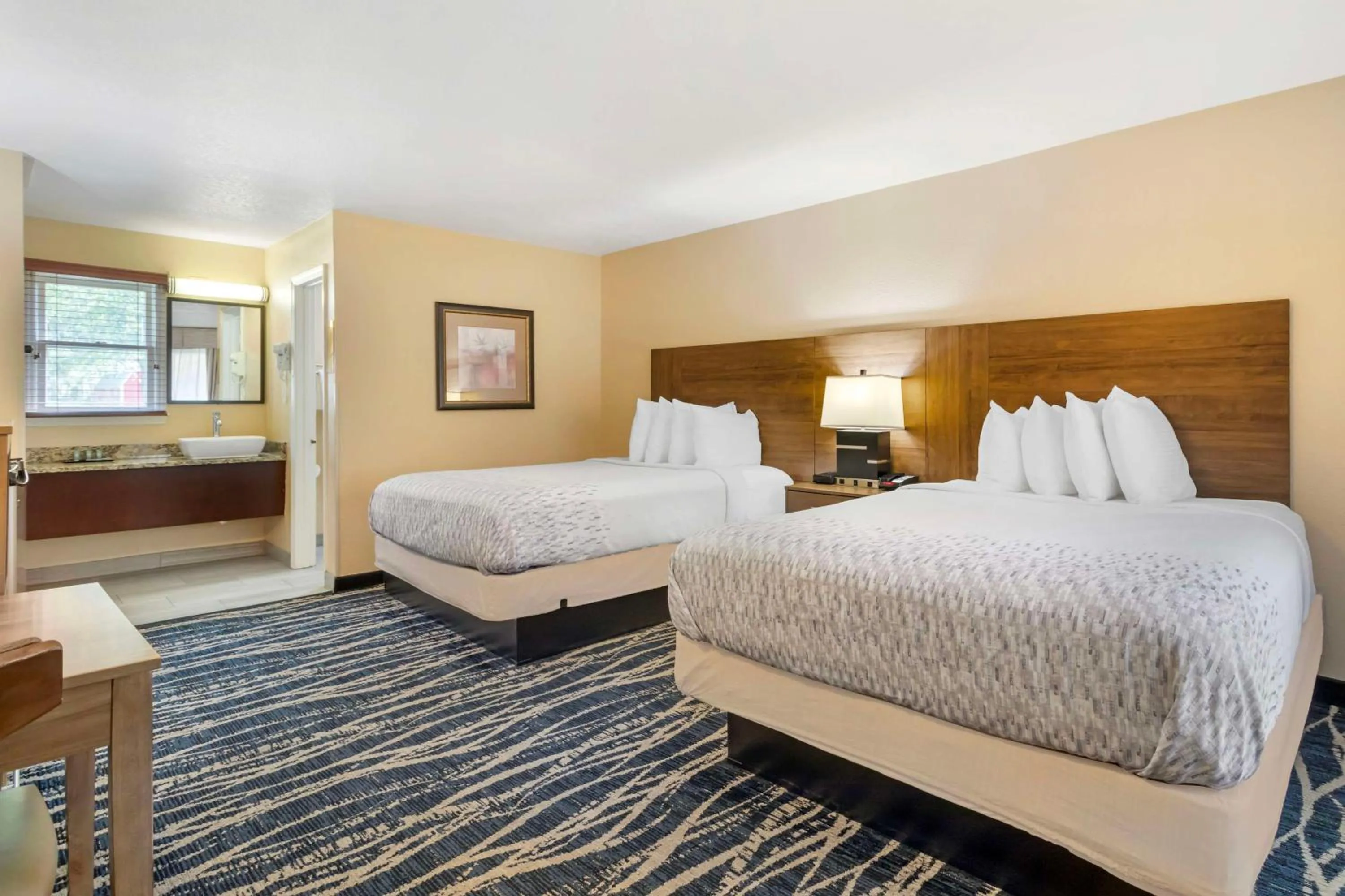Bedroom, Bed in Best Western Mountainbrook Inn Maggie Valley