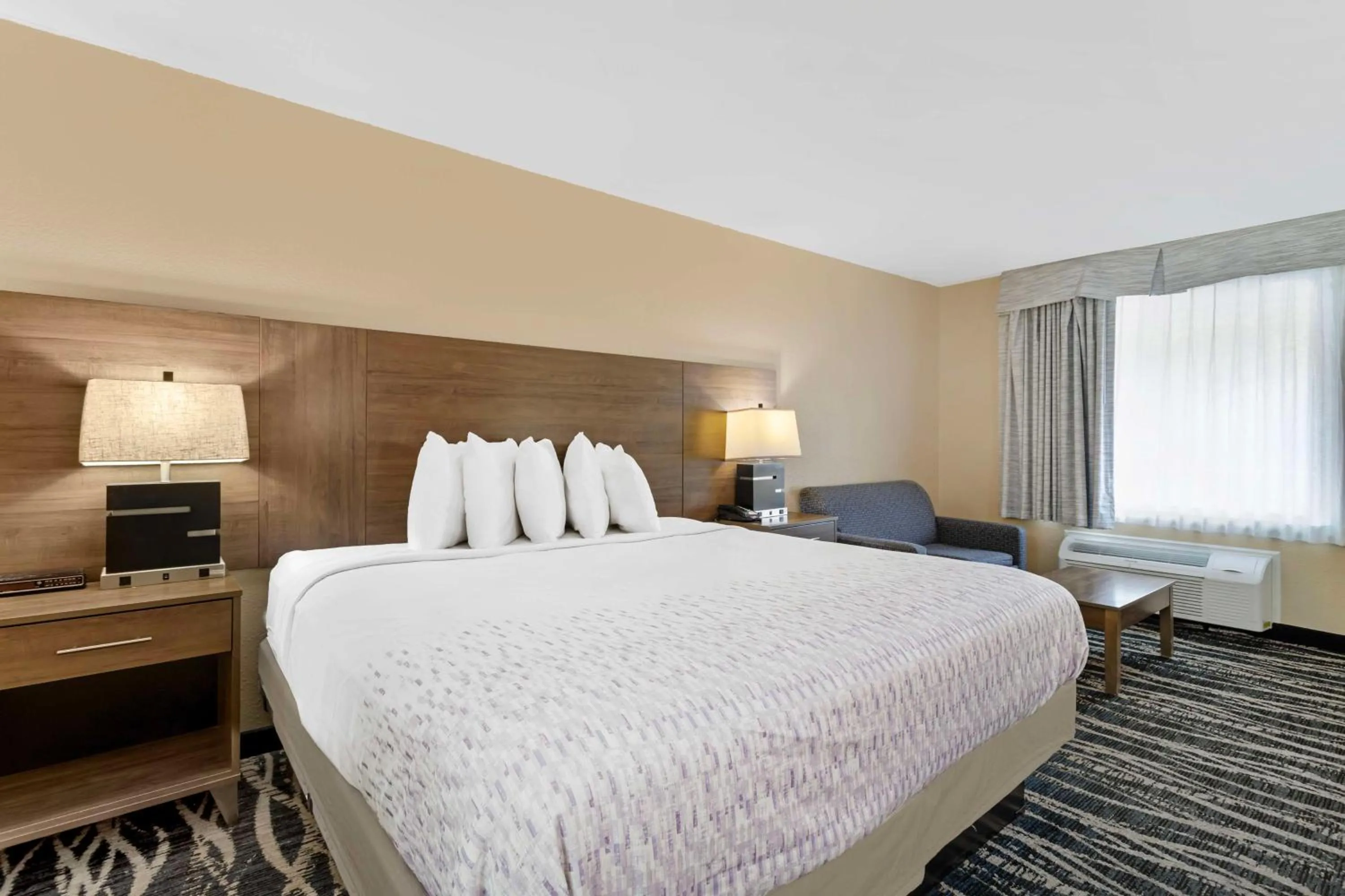 Bedroom, Bed in Best Western Mountainbrook Inn Maggie Valley