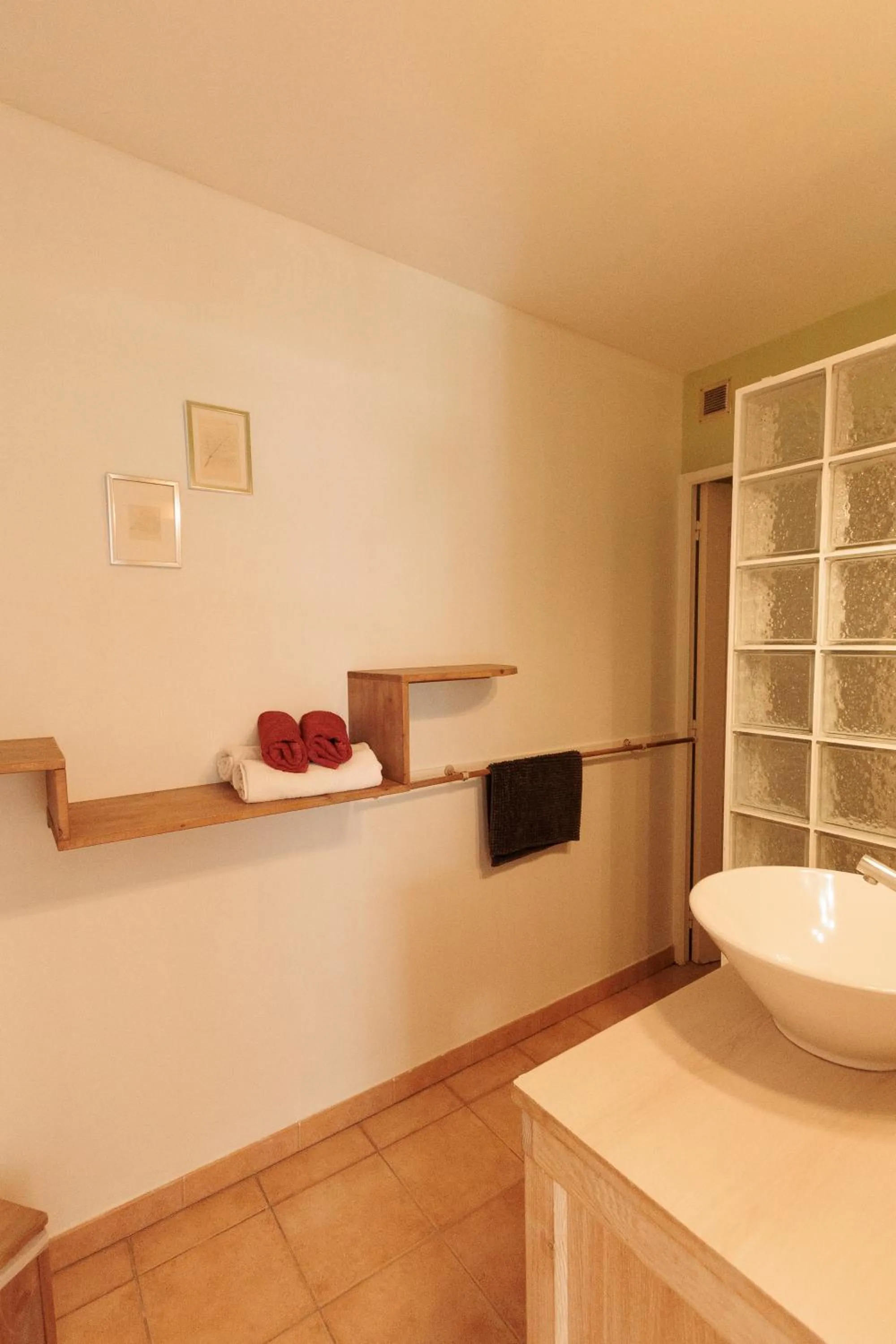 Shower in Mas Saint-Ange