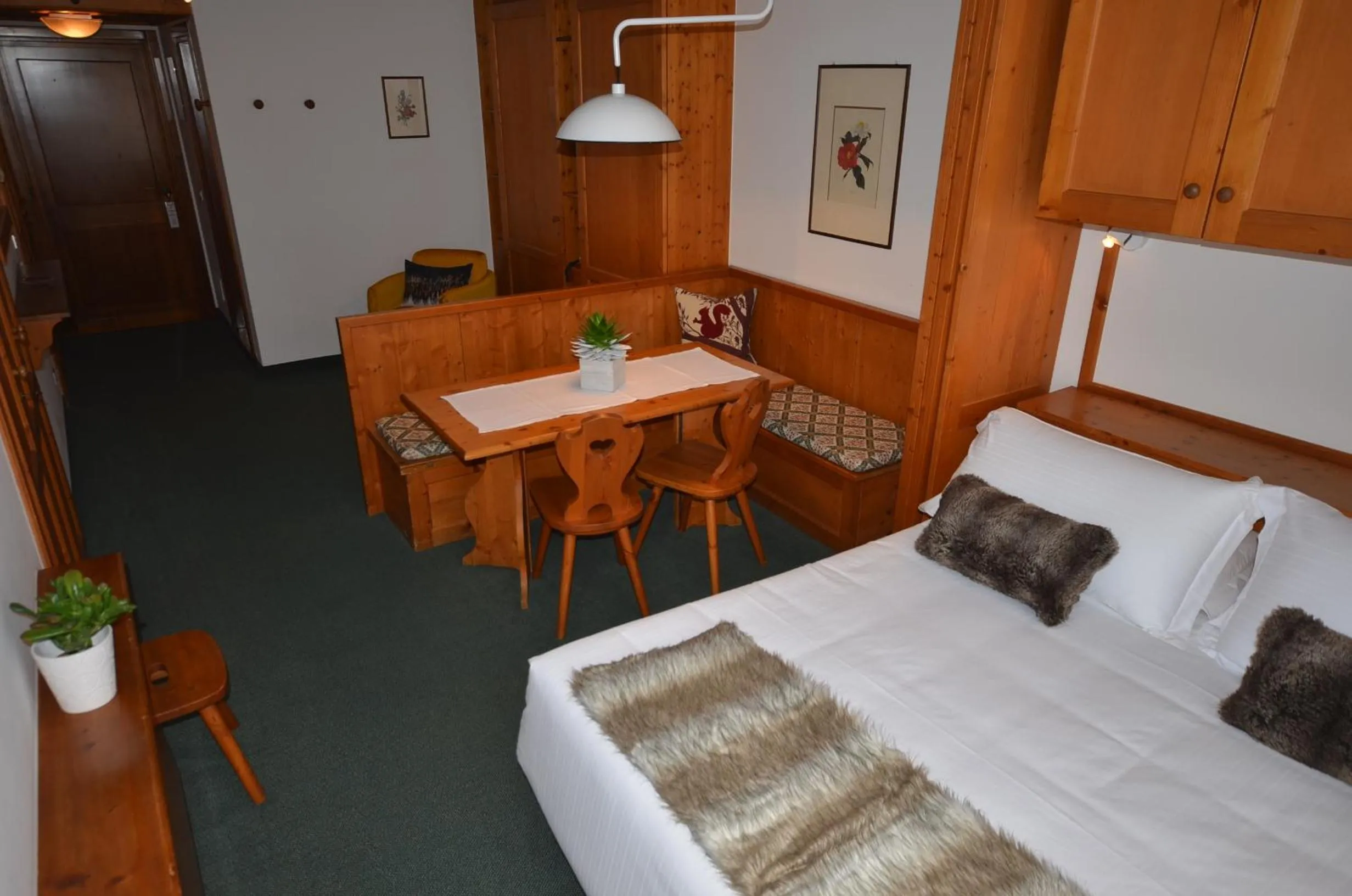 Bed in Hotel Cristallino d'Ampezzo