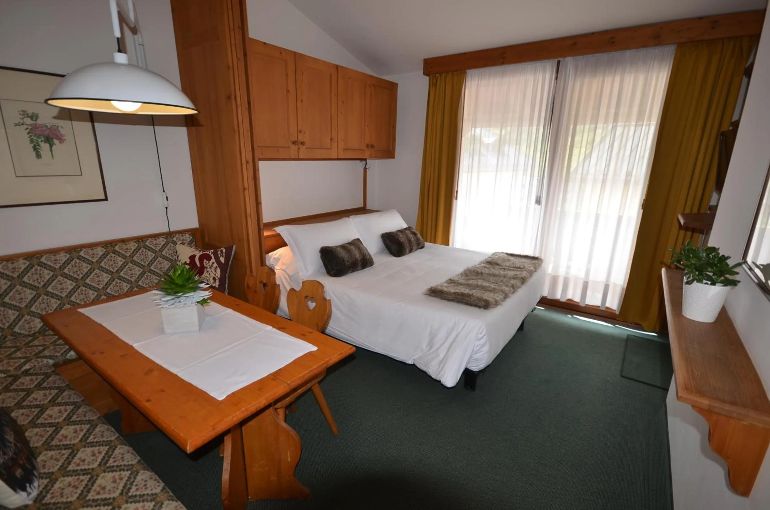 Bed in Hotel Cristallino d'Ampezzo