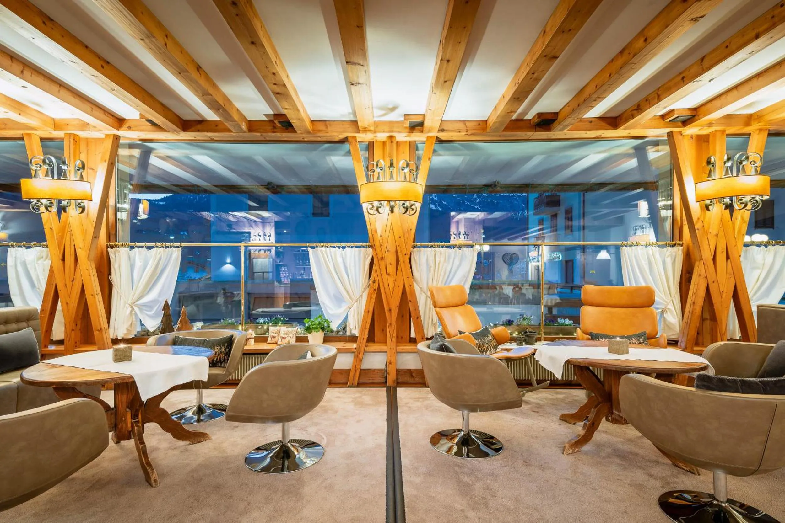 Communal lounge/ TV room in Hotel Cristallino d'Ampezzo