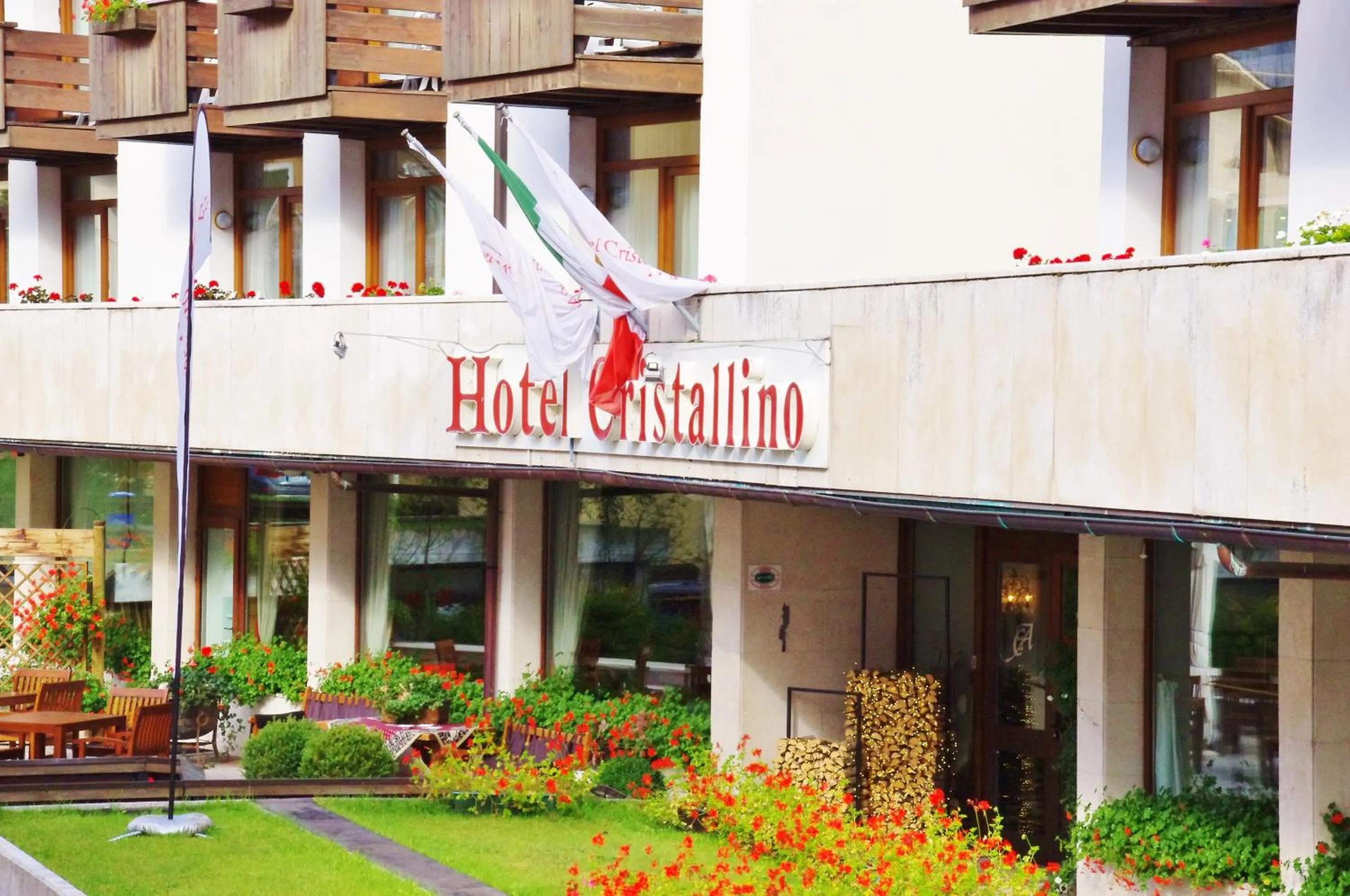 Facade/entrance in Hotel Cristallino d'Ampezzo