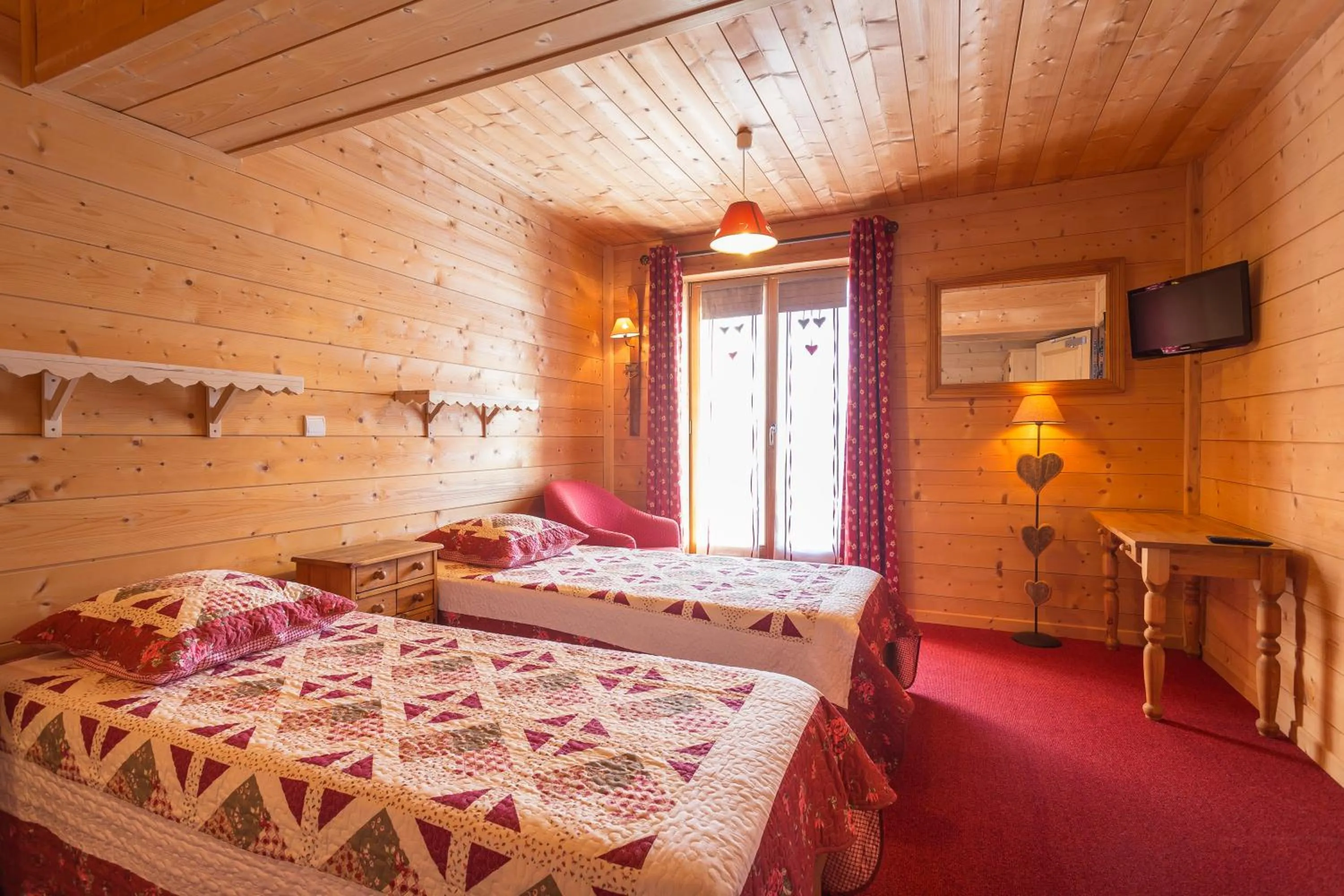 Bed in Hôtel L'Accroche Coeur