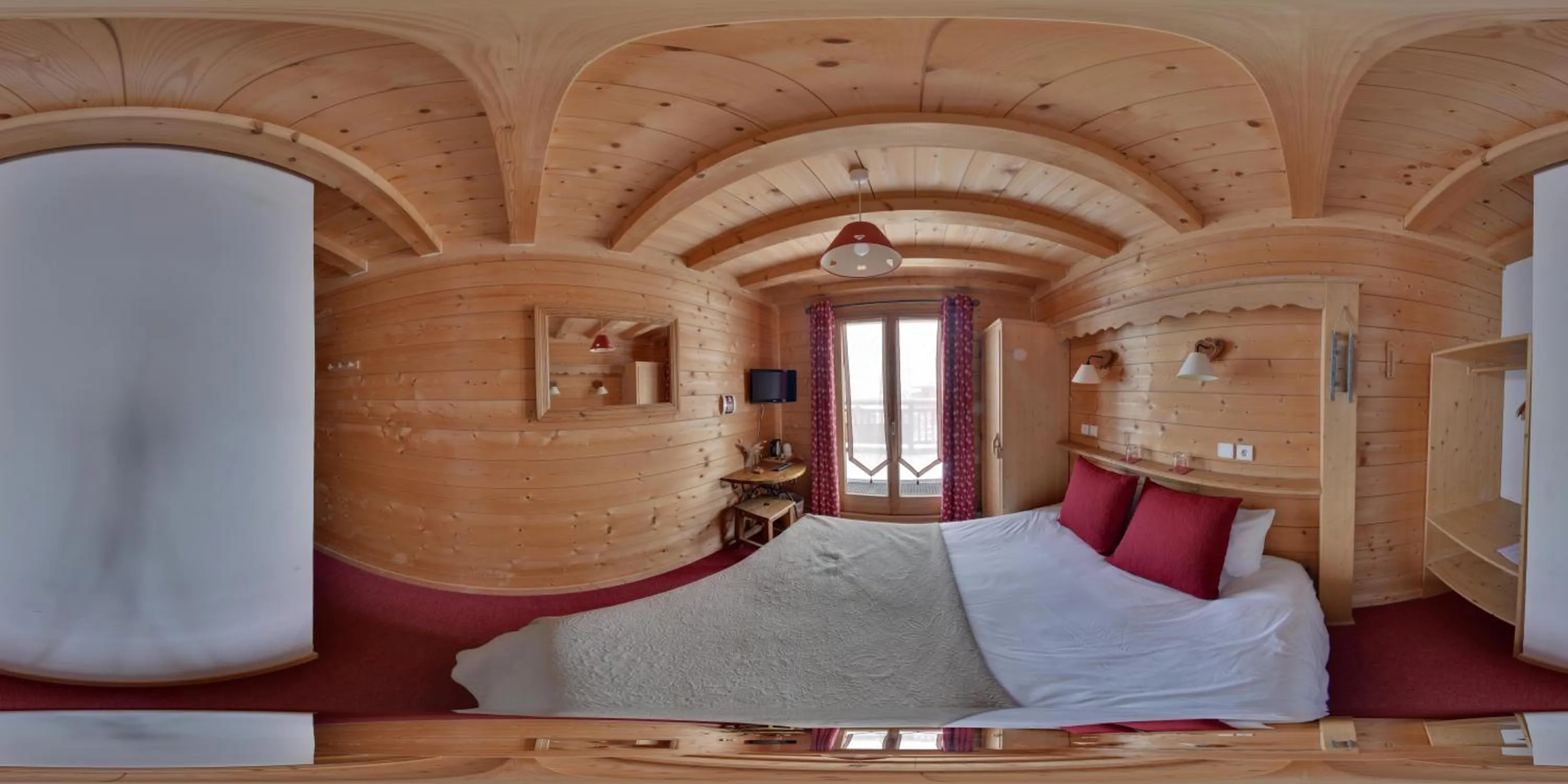 Bedroom, Bed in Hôtel L'Accroche Coeur