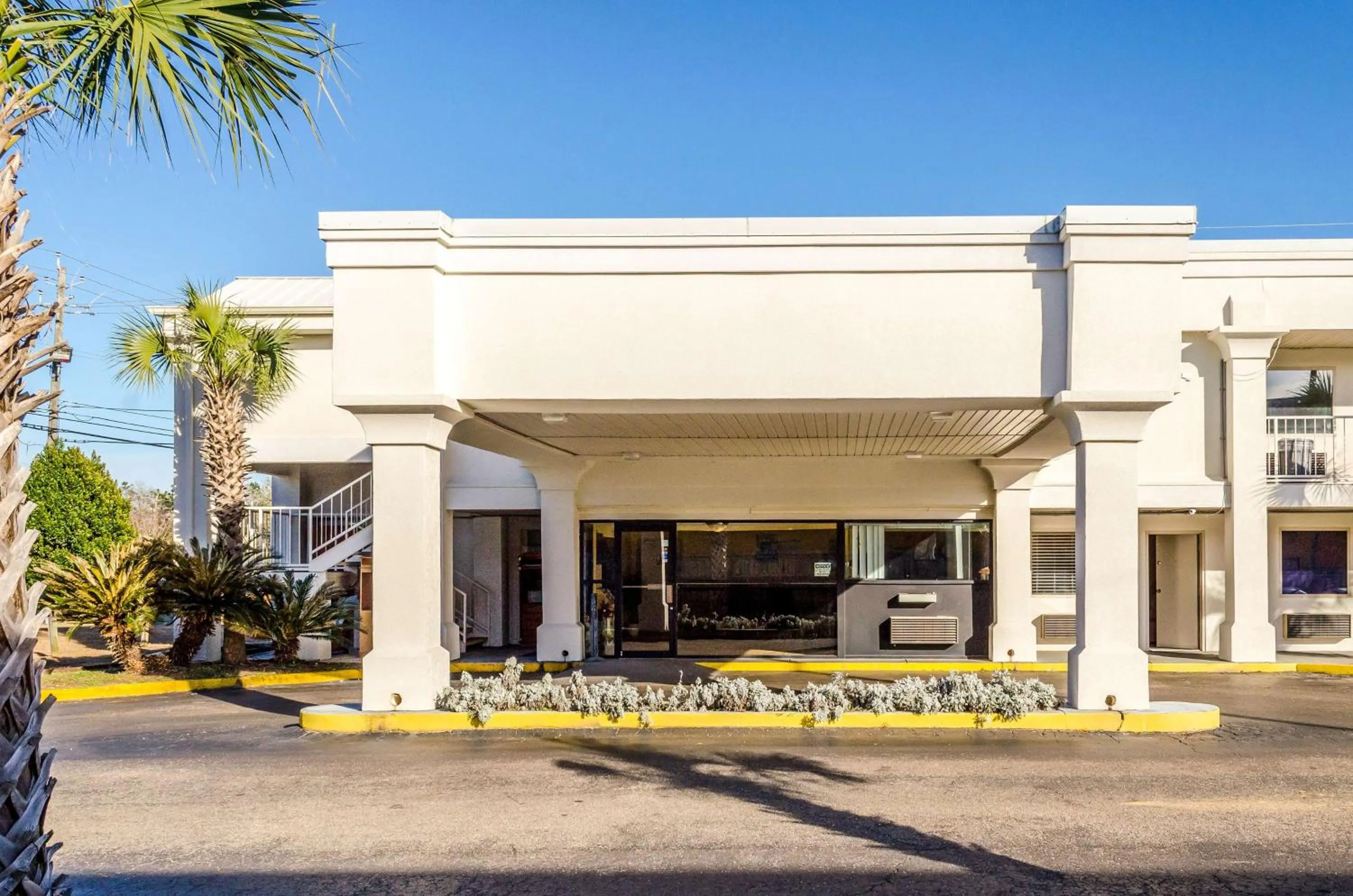 Property building in Motel 6-Saraland, AL