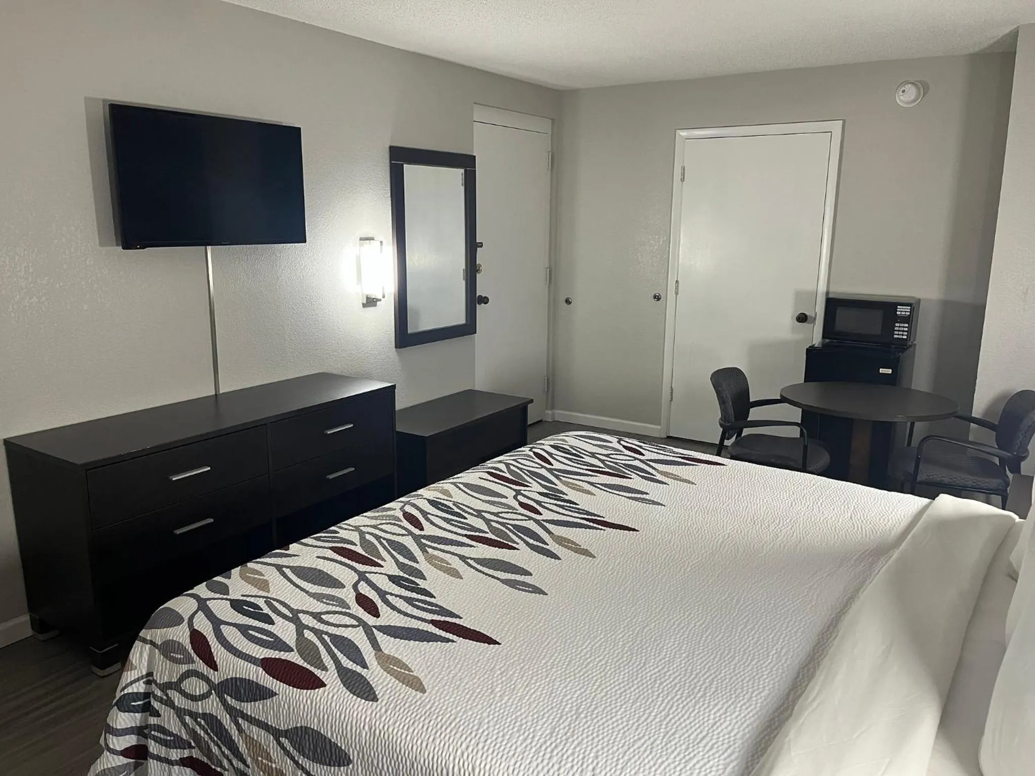 Photo of the whole room, Bed in Red Roof Inn Rockingham