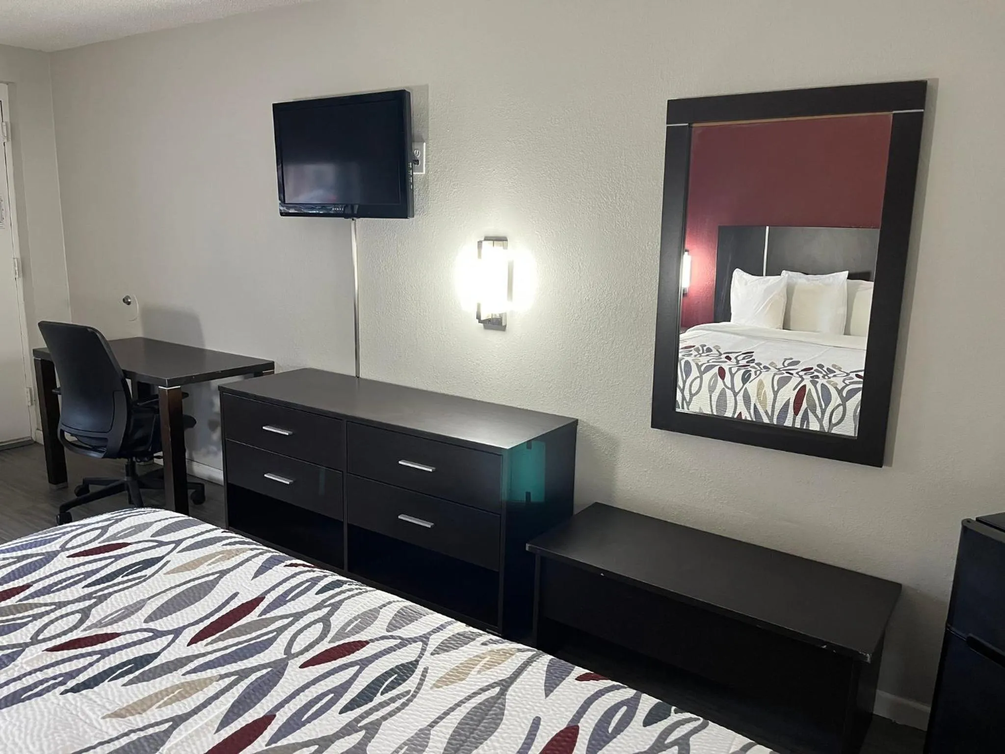 Photo of the whole room, Bed in Red Roof Inn Rockingham