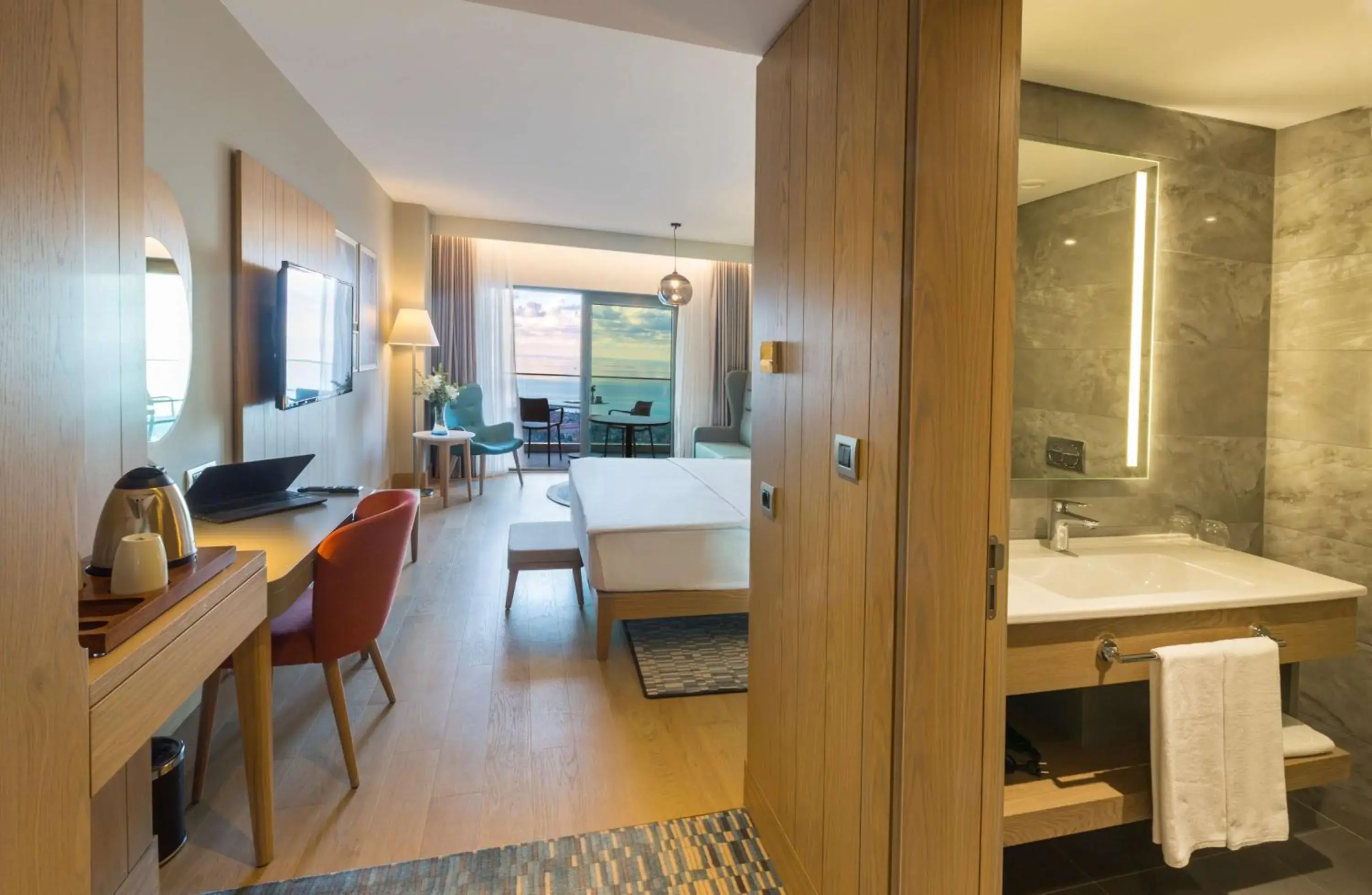 Double or Twin Room with Mountain View and Balcony in Radisson Blu Hotel Trabzon Double or Twin Room with Mountain View and Balcony in Radisson Blu Hotel Trabzon