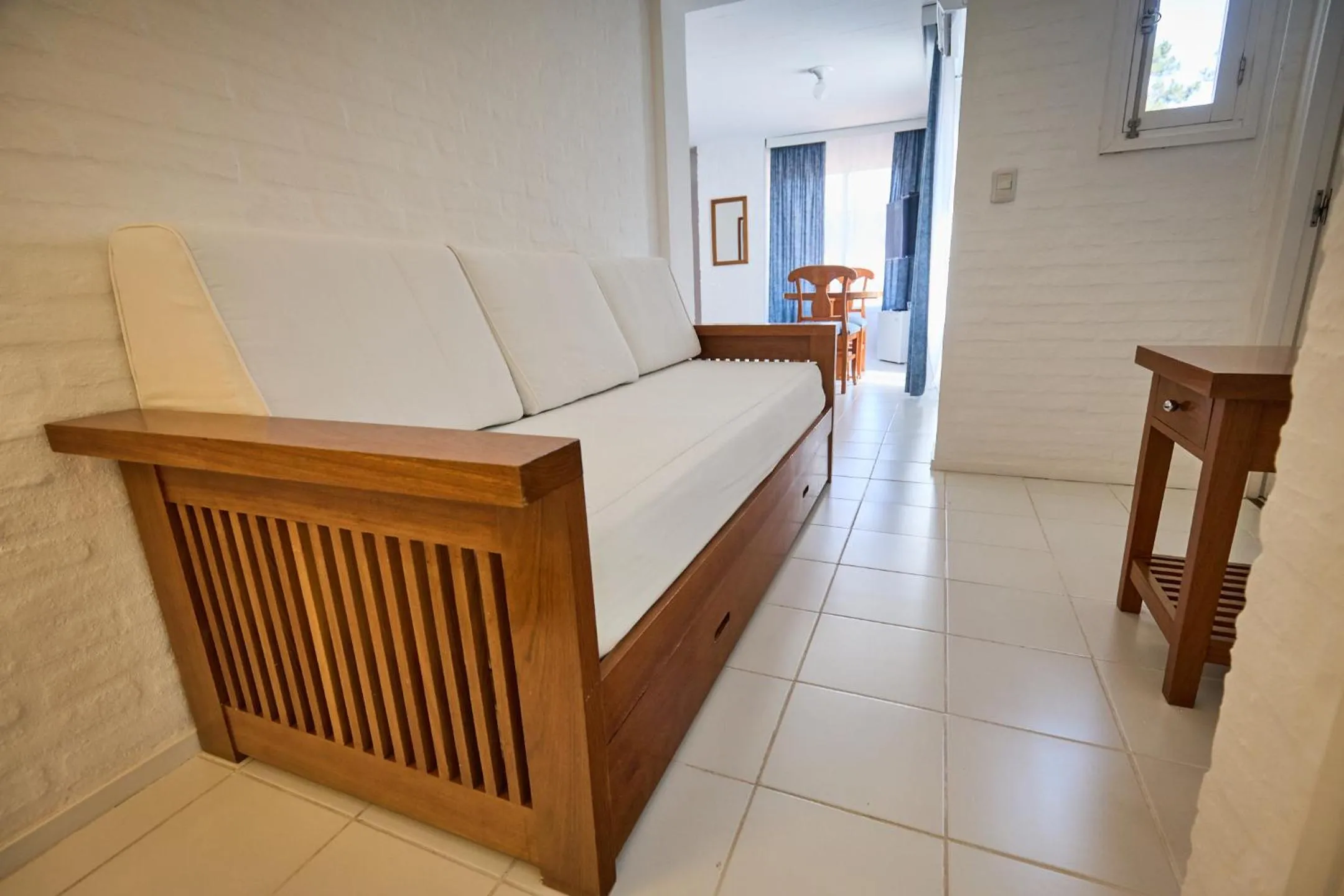 Living room, Bed in Hotel Las Olas Resort