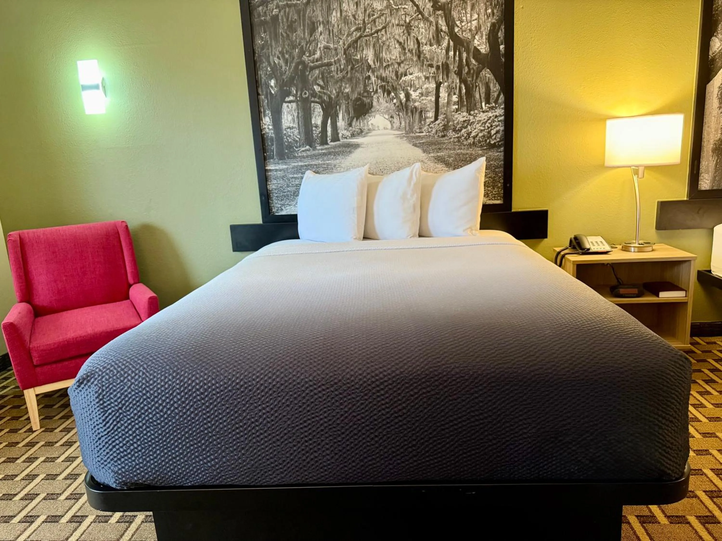 Bed in Super 8 by Wyndham Ft. Oglethorpe GA/Chatt TN Area