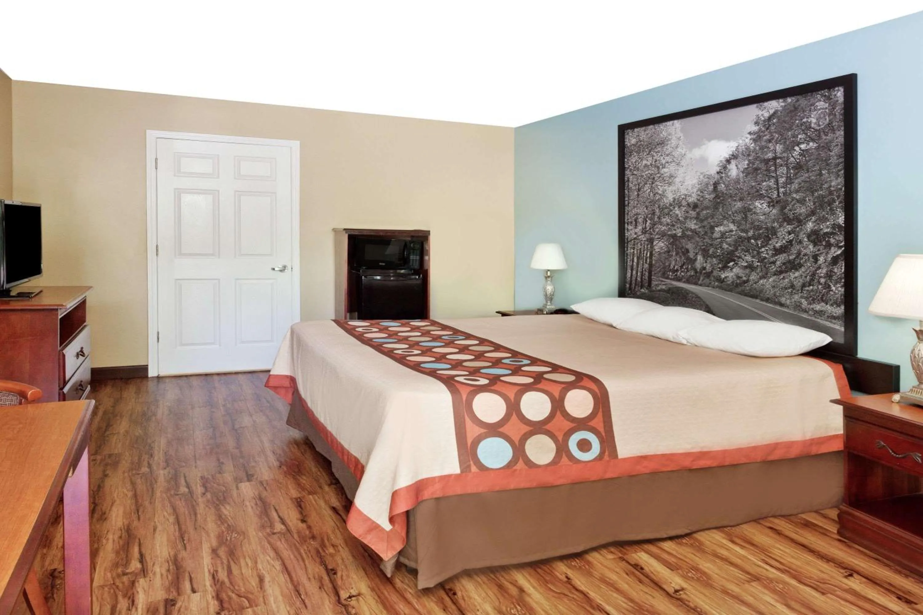 King Room - Mobility Access/Smoking in Super 8 by Wyndham Ft. Oglethorpe GA/Chatt TN Area