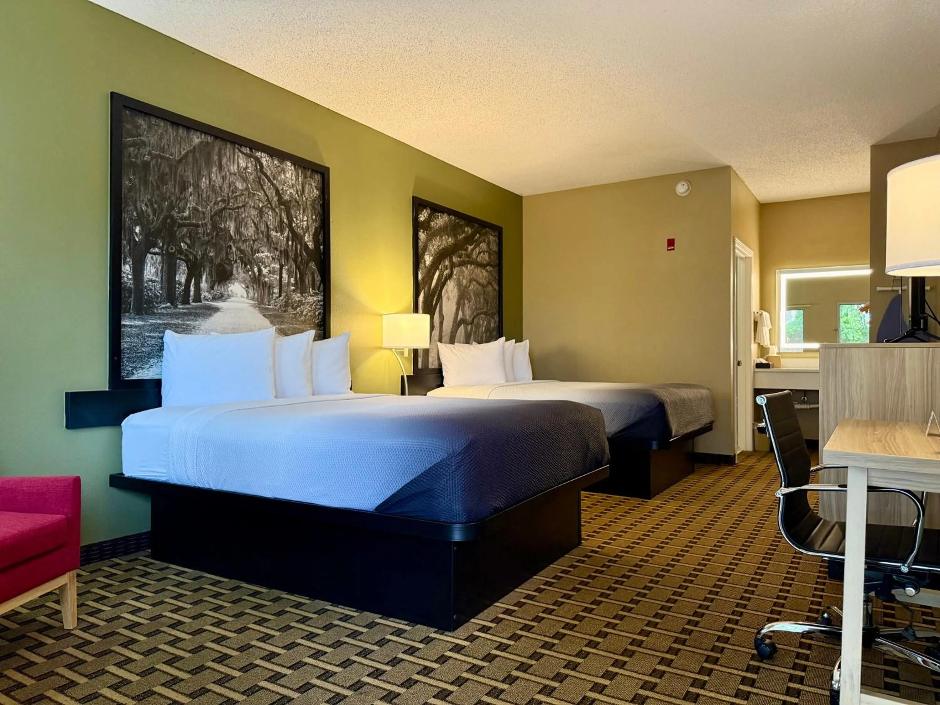 Bed in Super 8 by Wyndham Ft. Oglethorpe GA/Chatt TN Area